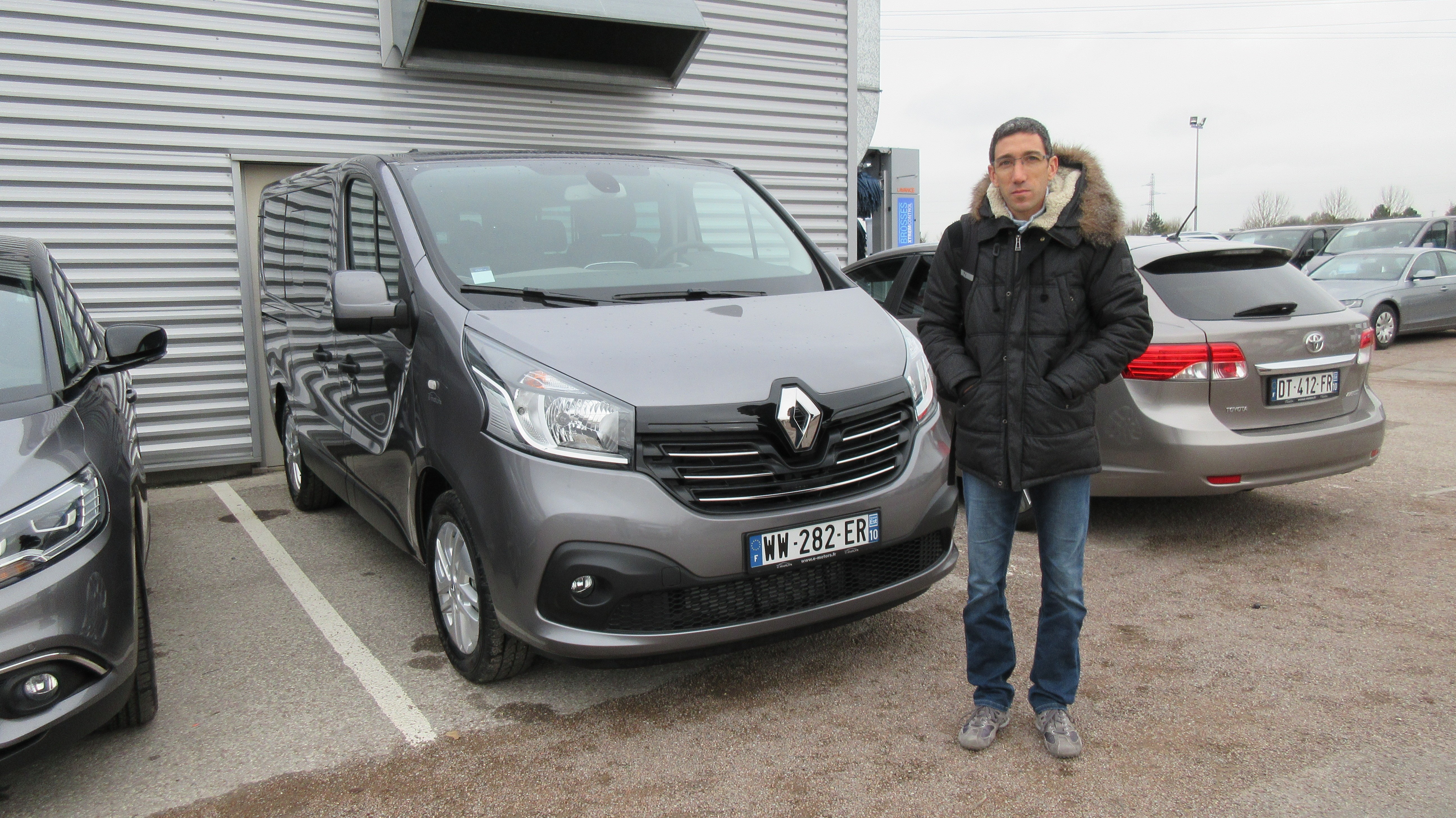 Avis-mandataire-auto-Emotors-Renault-Trafic-combi-Intens-dci-125-energy-8places-plus-portes-180.