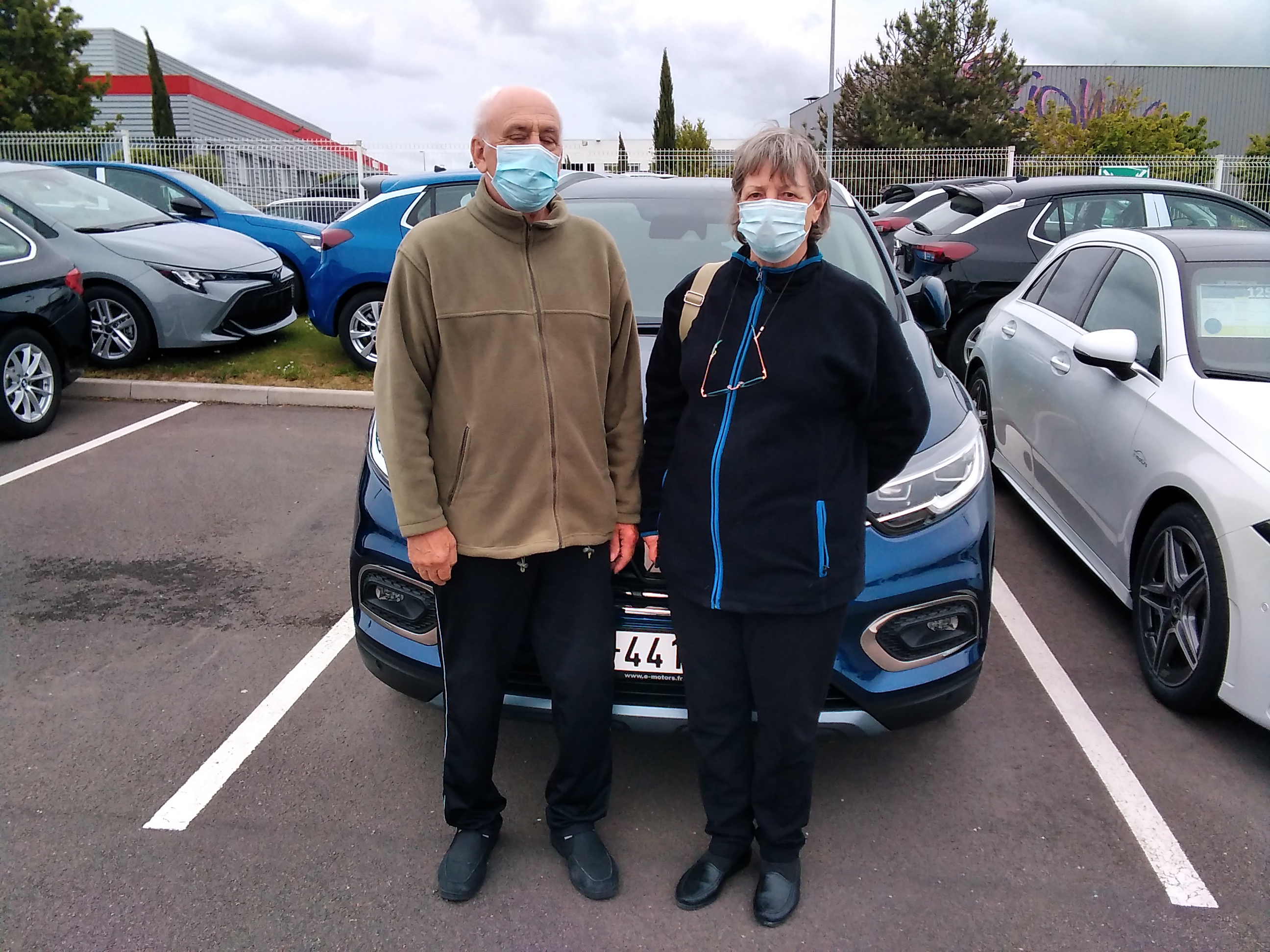 Avis-mandataire-auto-Emotors-Renault-Kadjar-Intens-blue-dci-115-edc-plus-toit-vitr-plus-jantes-19.