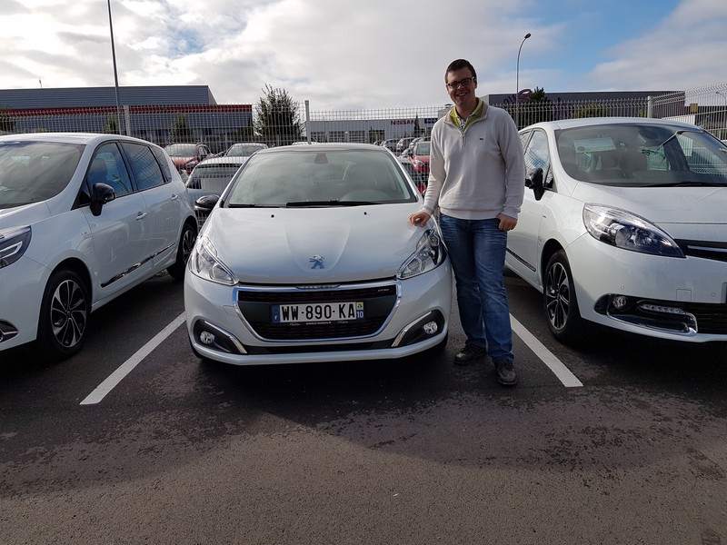 Avis-mandataire-auto-Emotors-Peugeot-208-Gt-line-bluehdi-120-3p-plus-gps-plus-toit-vitr.