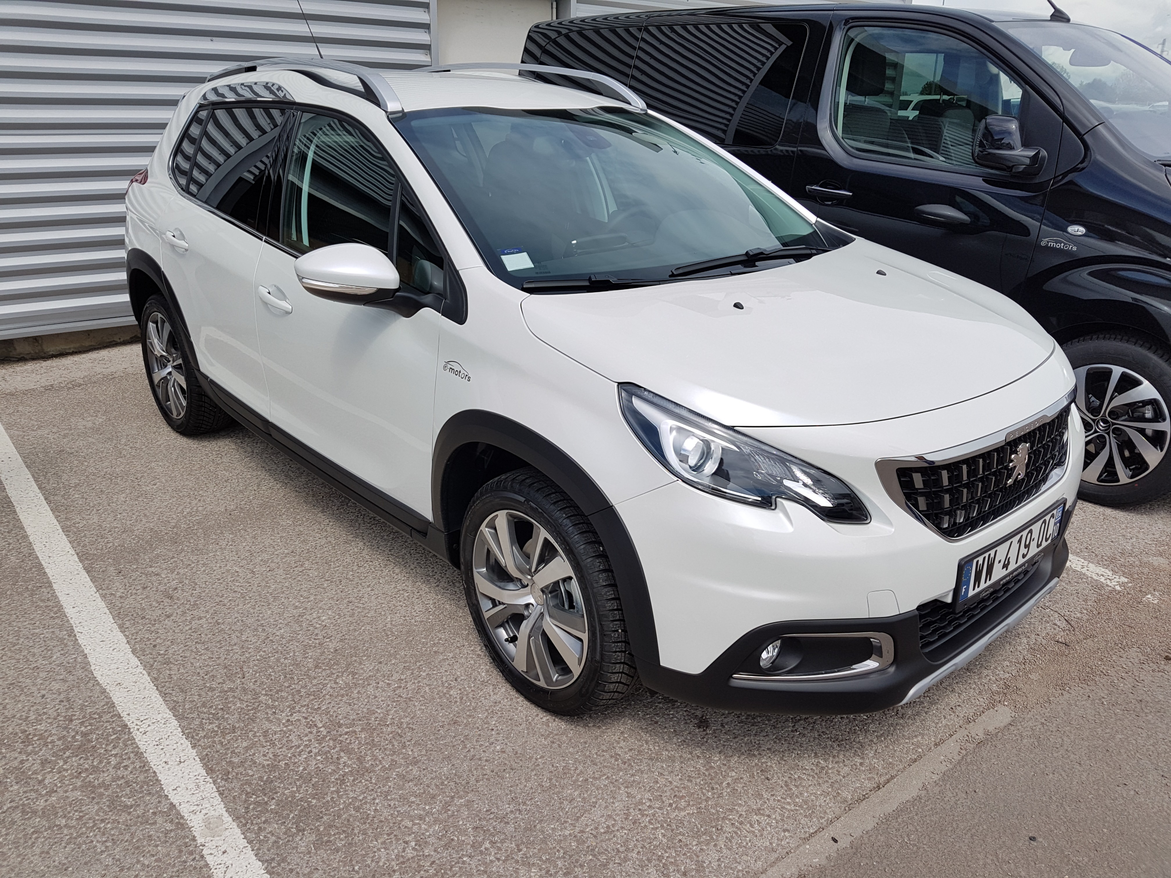 Avis-mandataire-auto-Emotors-Peugeot-2008-Allure-puretech-110-eat6-plus-jantes-17-plus-grip-control.