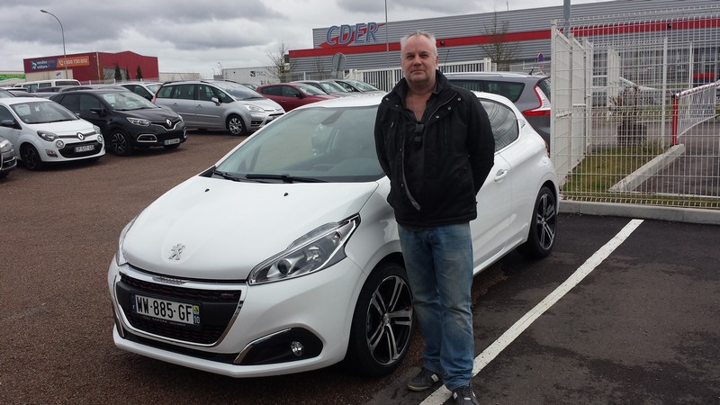 Avis-mandataire-auto-Emotors--Peugeot-208-gt-line-puretech-110-3p-plus-navigation-.