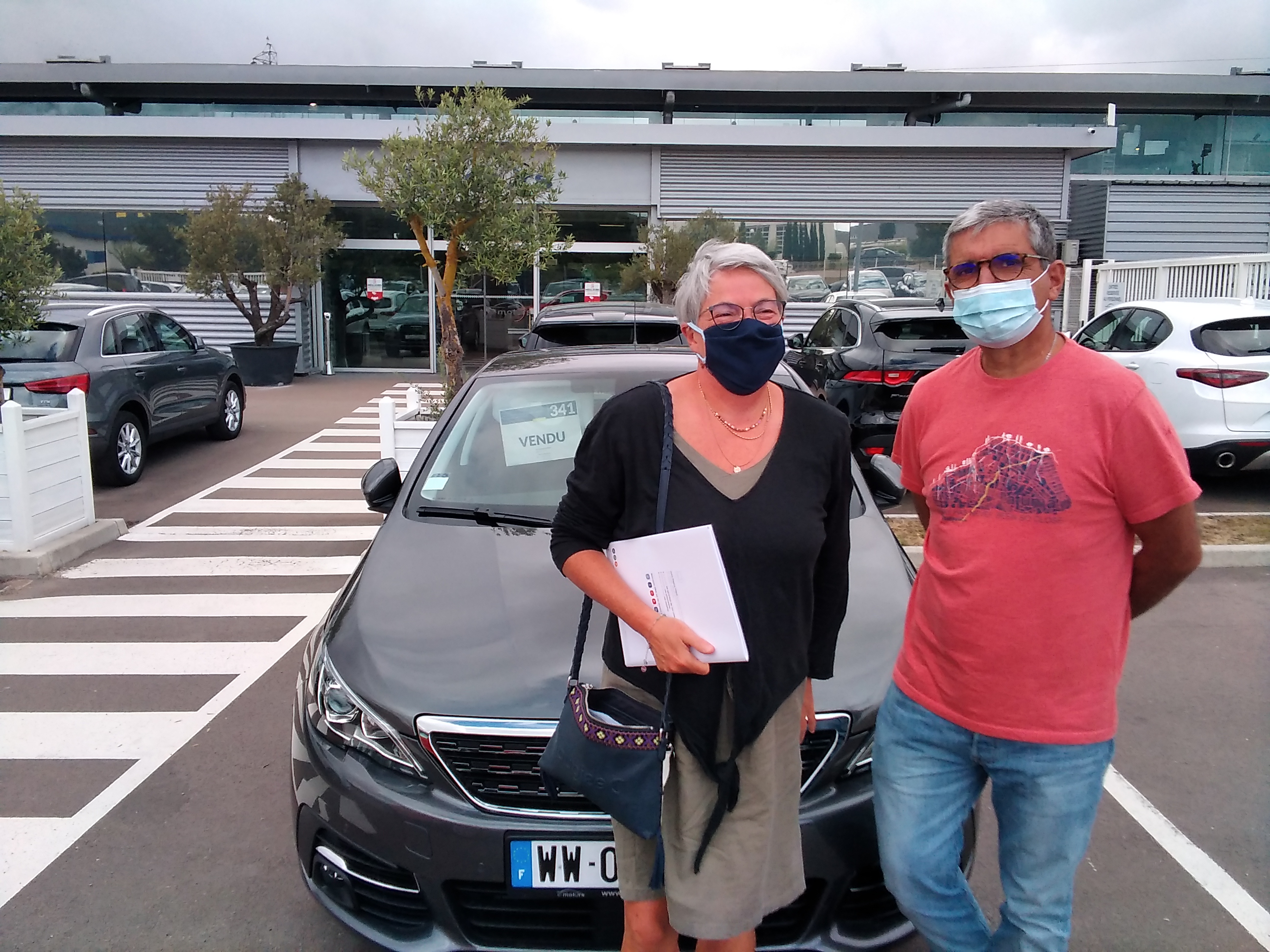 Avis-mandataire-auto-Emotors-Peugeot-308-Allure-pack-bluehdi-130-plus-jantes-16-zircon-diamant-es.