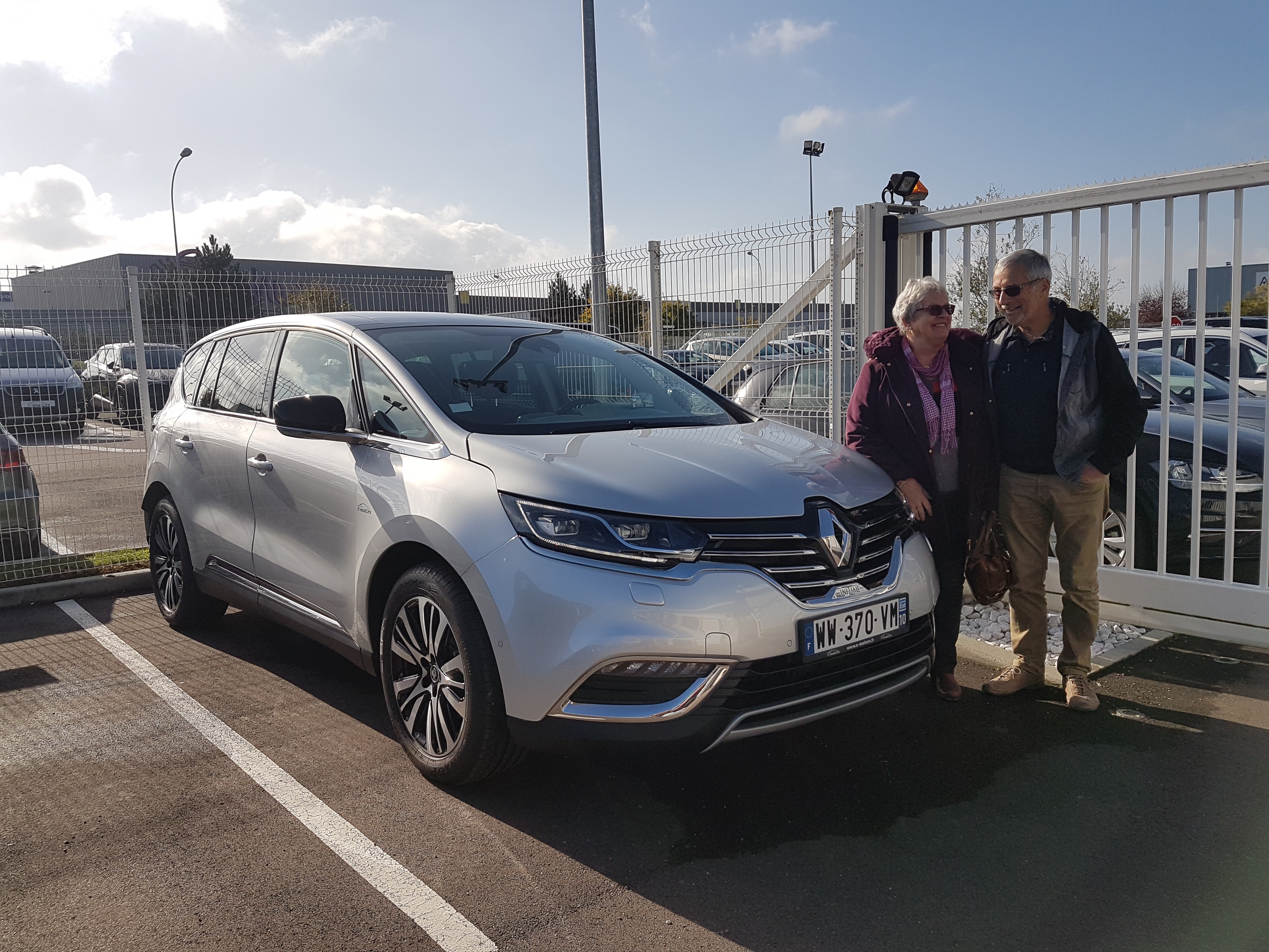 Avis-mandataire-auto-Emotors-Renault-Espace-Initiale-paris-dci-160-energy-edc-7places-plus-toit-panoramique.