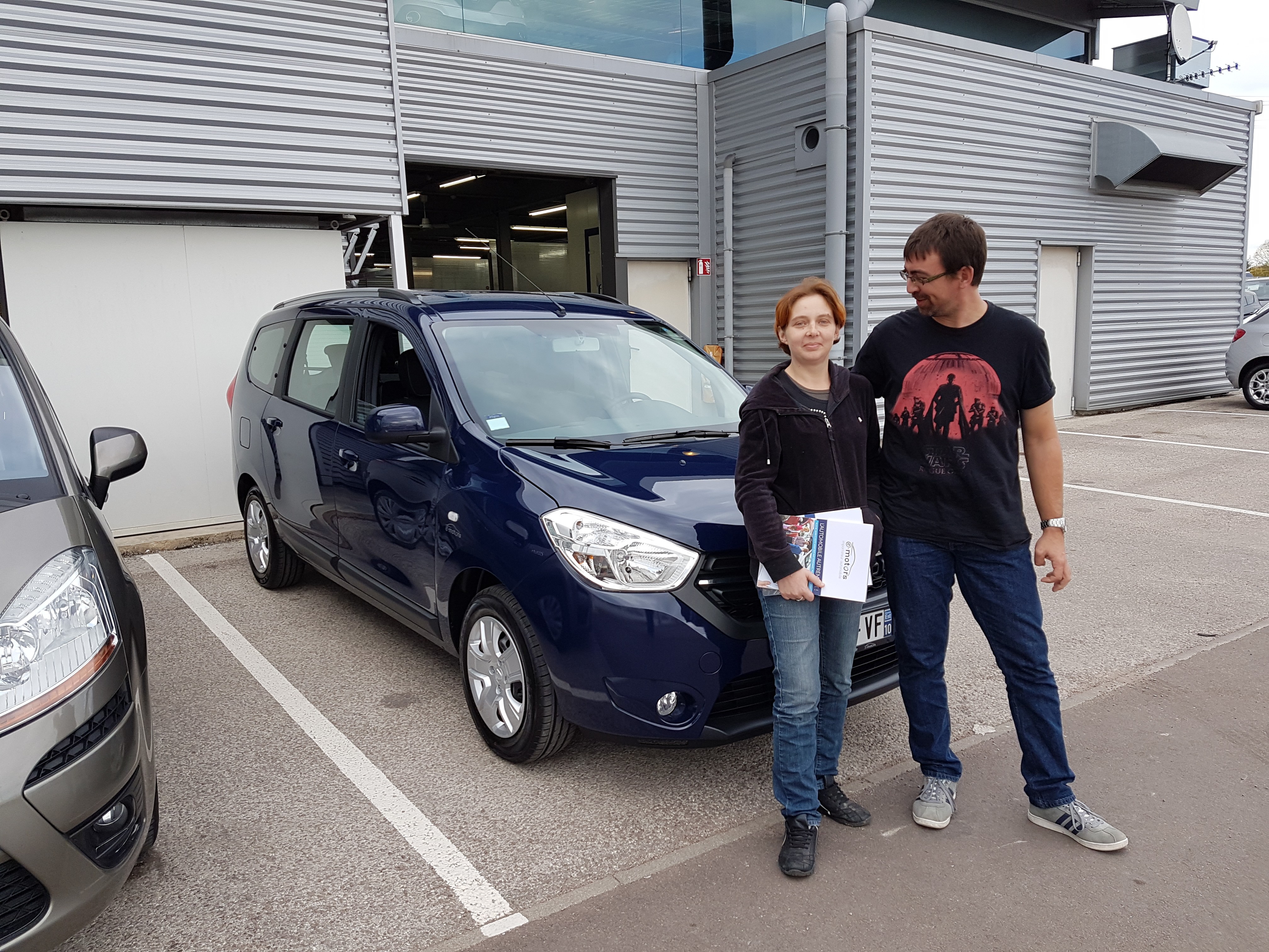 Avis-mandataire-auto-Emotors-Dacia-Lodgy-Sce-100-7-places-silver-line-2017-5p.