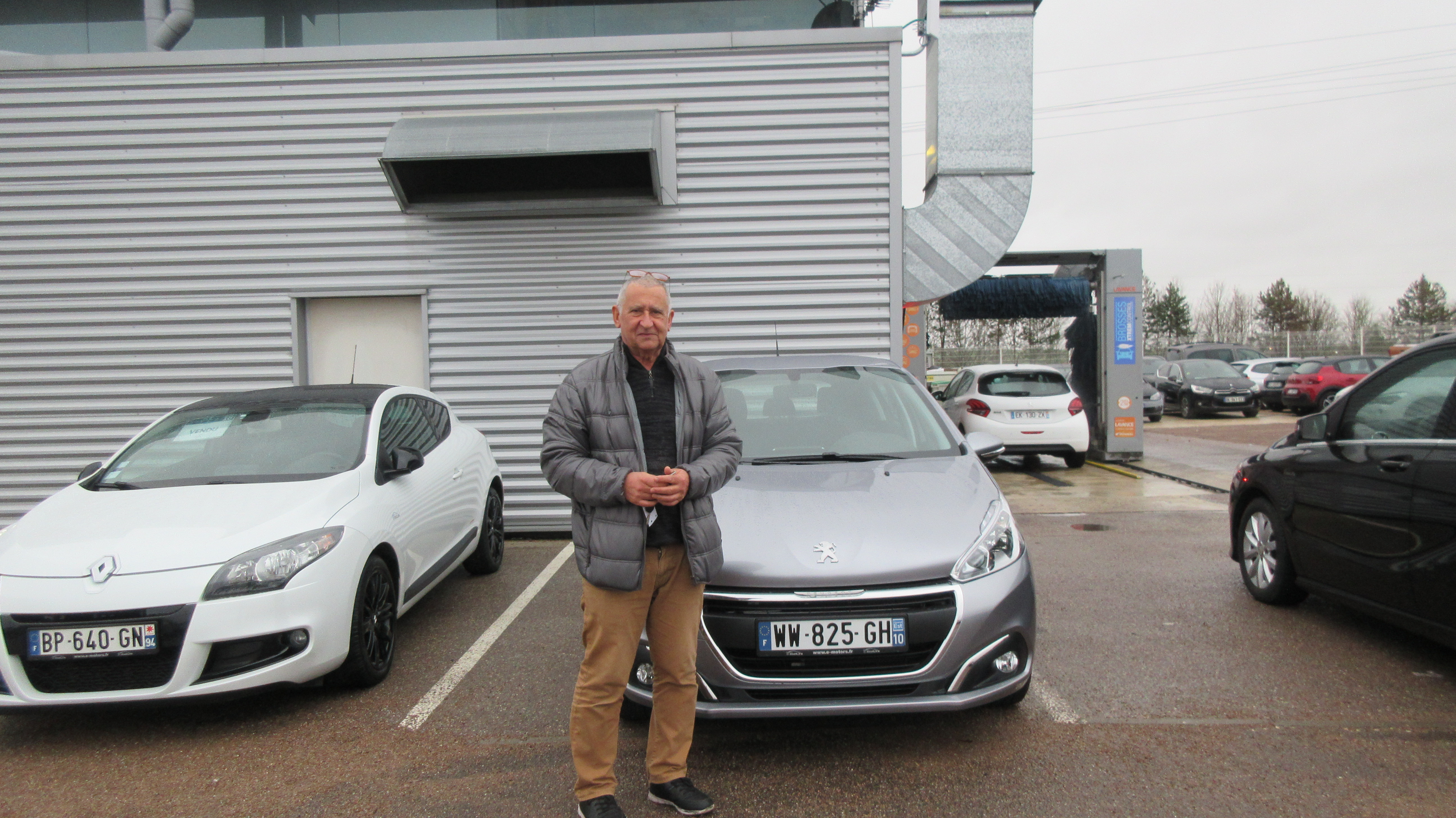 Avis-mandataire-auto-Emotors-Peugeot-208-Active-puretech-82-5p-plus-jantes-16.