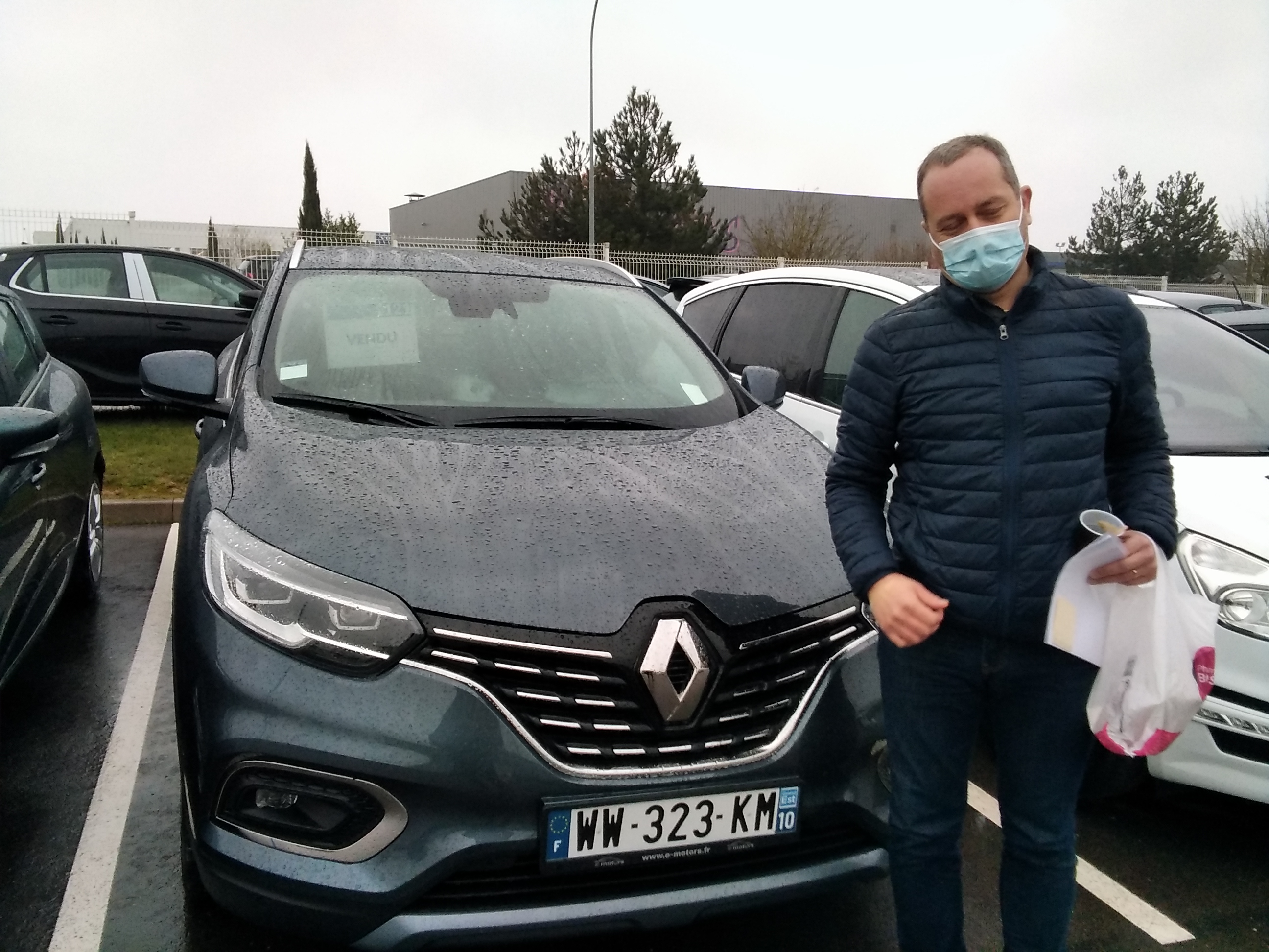 Avis-mandataire-auto-Emotors-Renault-Kadjar-Renault-intens-blue-dci-115-edc-plus-jantes-19.