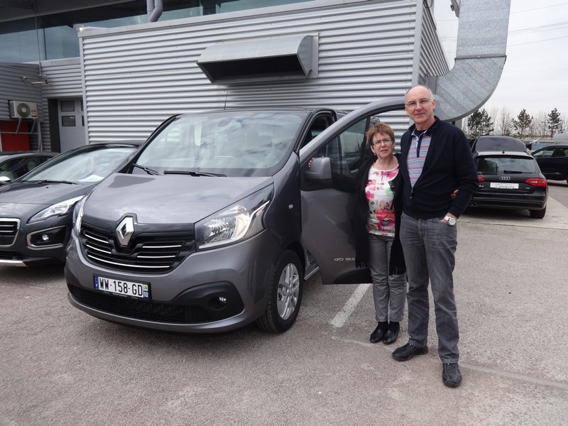 Avis-mandataire-auto-Emotors--Renault-trafic-combi-intens-dci-125-energy-8places-plus-portes-180-.