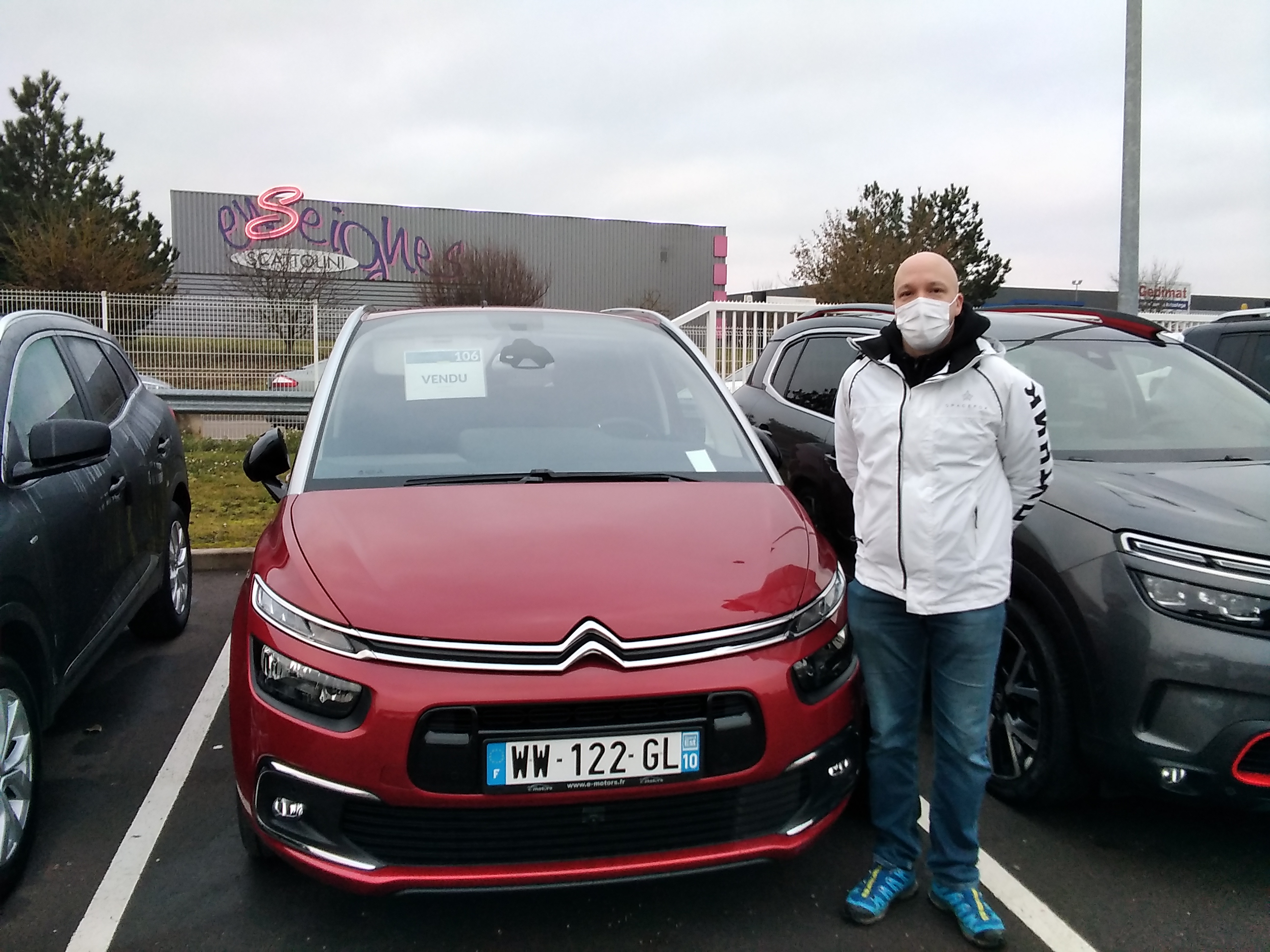 Avis-mandataire-auto-Emotors-Citroen-Grand-c4-spacetourer-Shine-bluehdi-130-s-s-eat8-plus-pack-park-assist-360.