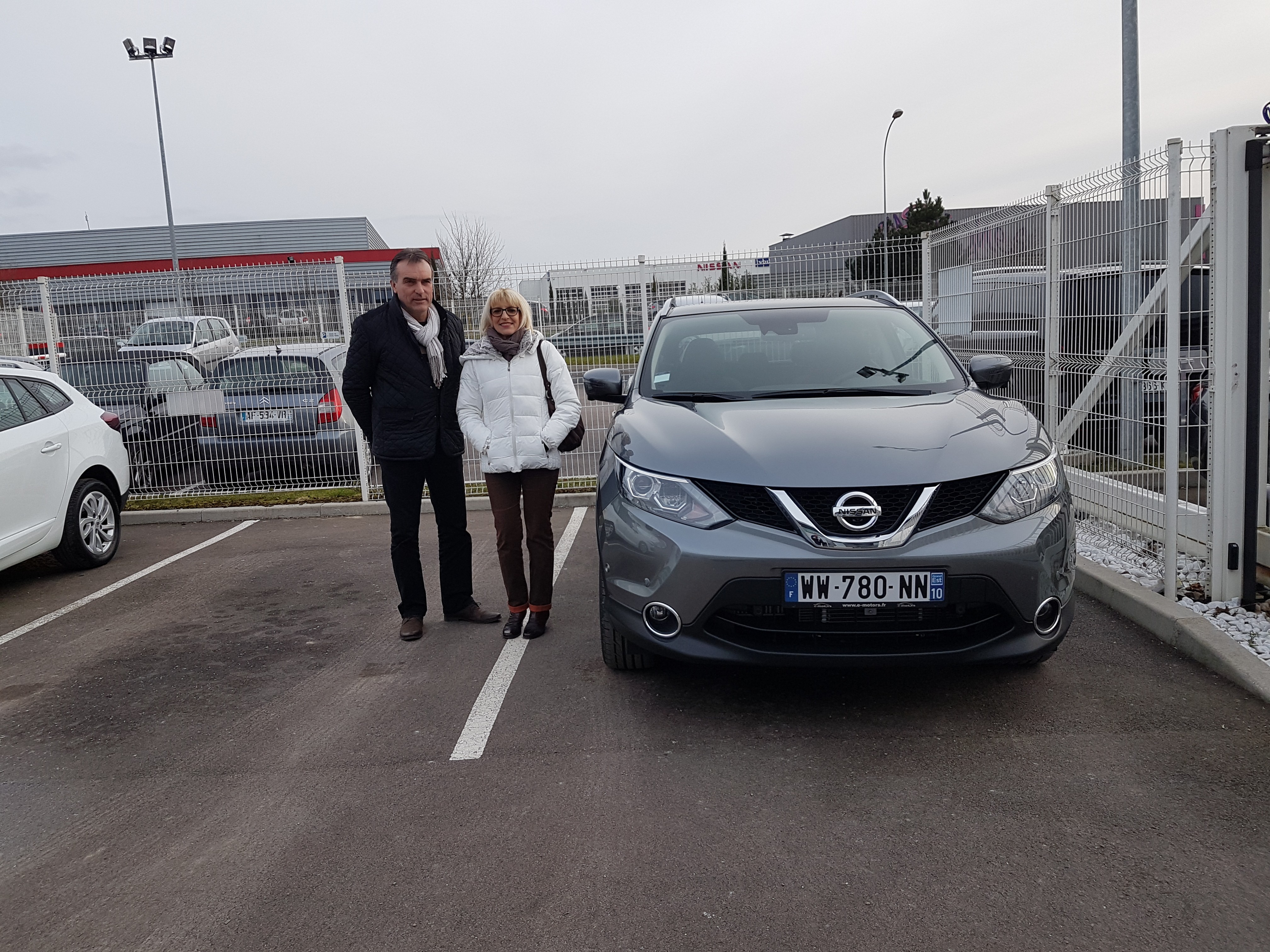 Avis-mandataire-auto-Emotors-Nissan-Qashqai-Tekna-dci-130-xtronic-plus-toit-panoramique.