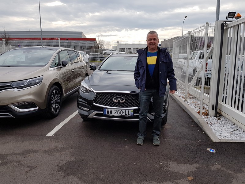 Avis-mandataire-auto-Emotors-Infiniti-Qx30-2-2d-awd-7dct-premium-5p.