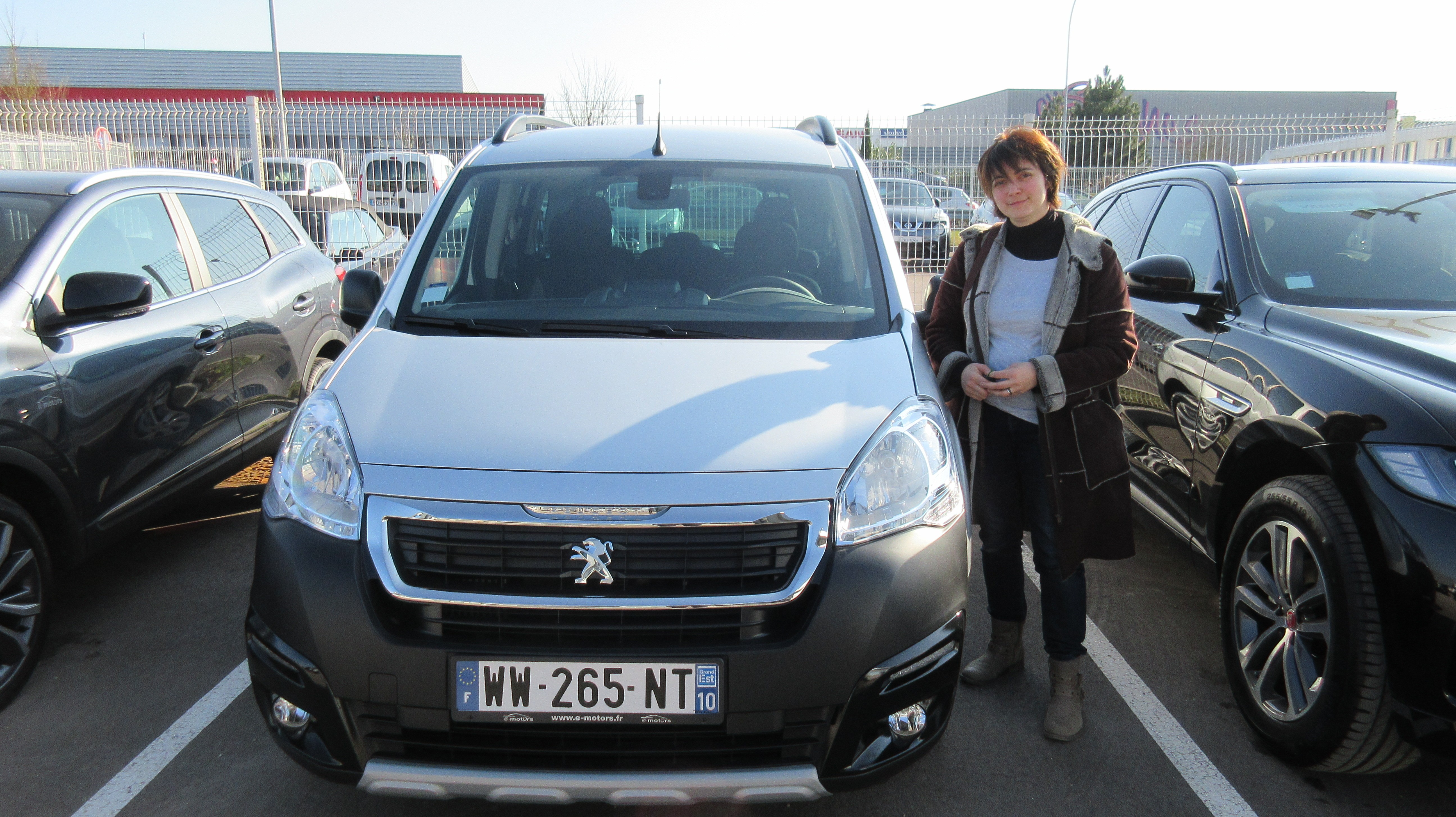 Avis-mandataire-auto-Emotors-Peugeot-Partner-tepee-Outdoor-bluehdi-100-s-s-plus-jantes-alliage-16.