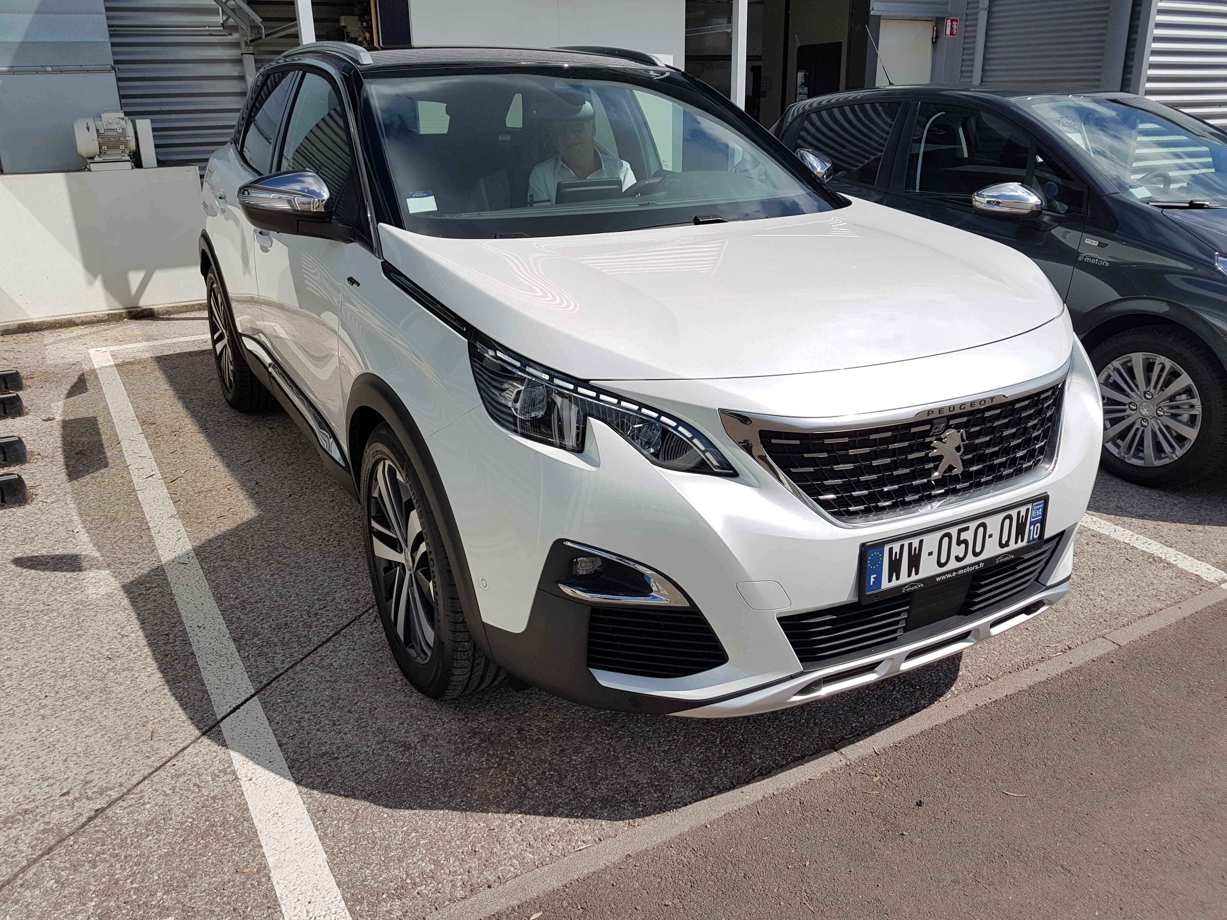 Avis-mandataire-auto-Emotors-Peugeot-3008-Gt-bluehdi-180-s-s-eat6.