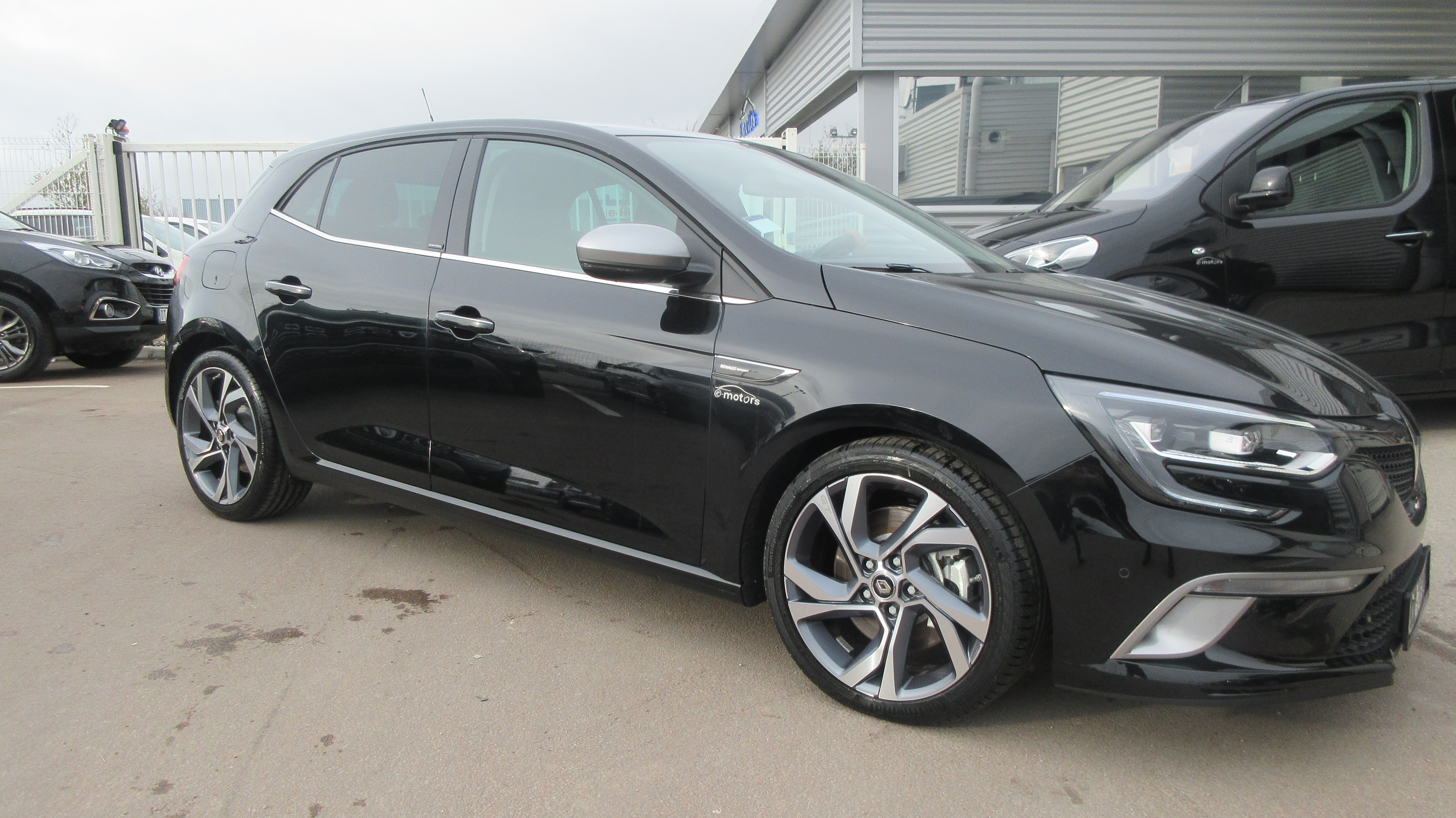 Avis-mandataire-auto-Emotors-Renault-Megane-iv-berline-M-gane-iv-berline-gt-tce-205-energy-edc-bose-plus-toit-vitr.