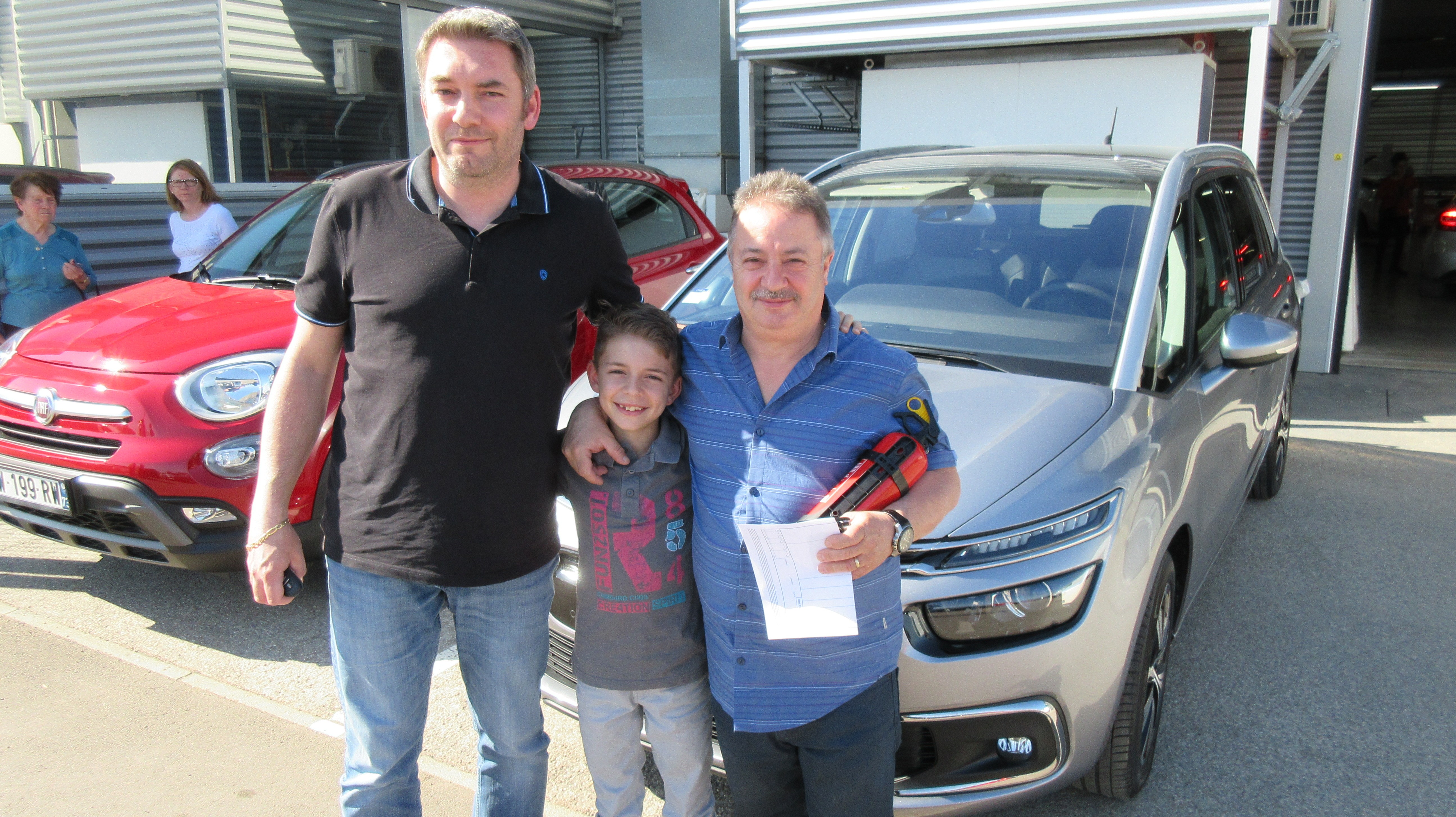 Avis-mandataire-auto-Emotors-Citroen-Grand-c4-picasso-Shine-puretech-130-s-s-plus-toit-vitr-x-non.