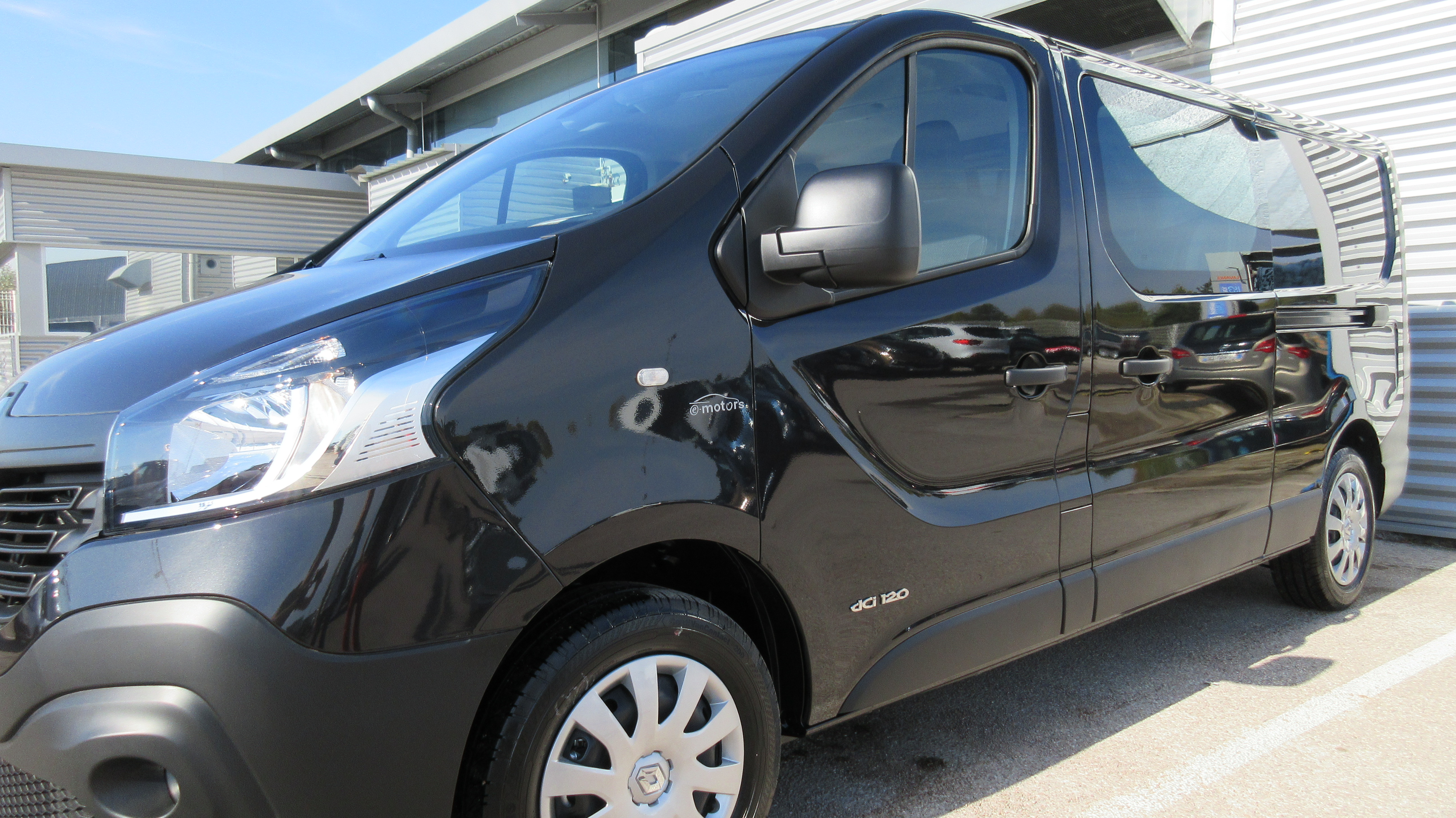 Avis-mandataire-auto-Emotors-Renault-Trafic-cabine-approfondie-Grand-confort-l2h1-1200kg-dci-120-6places-plus-gps.