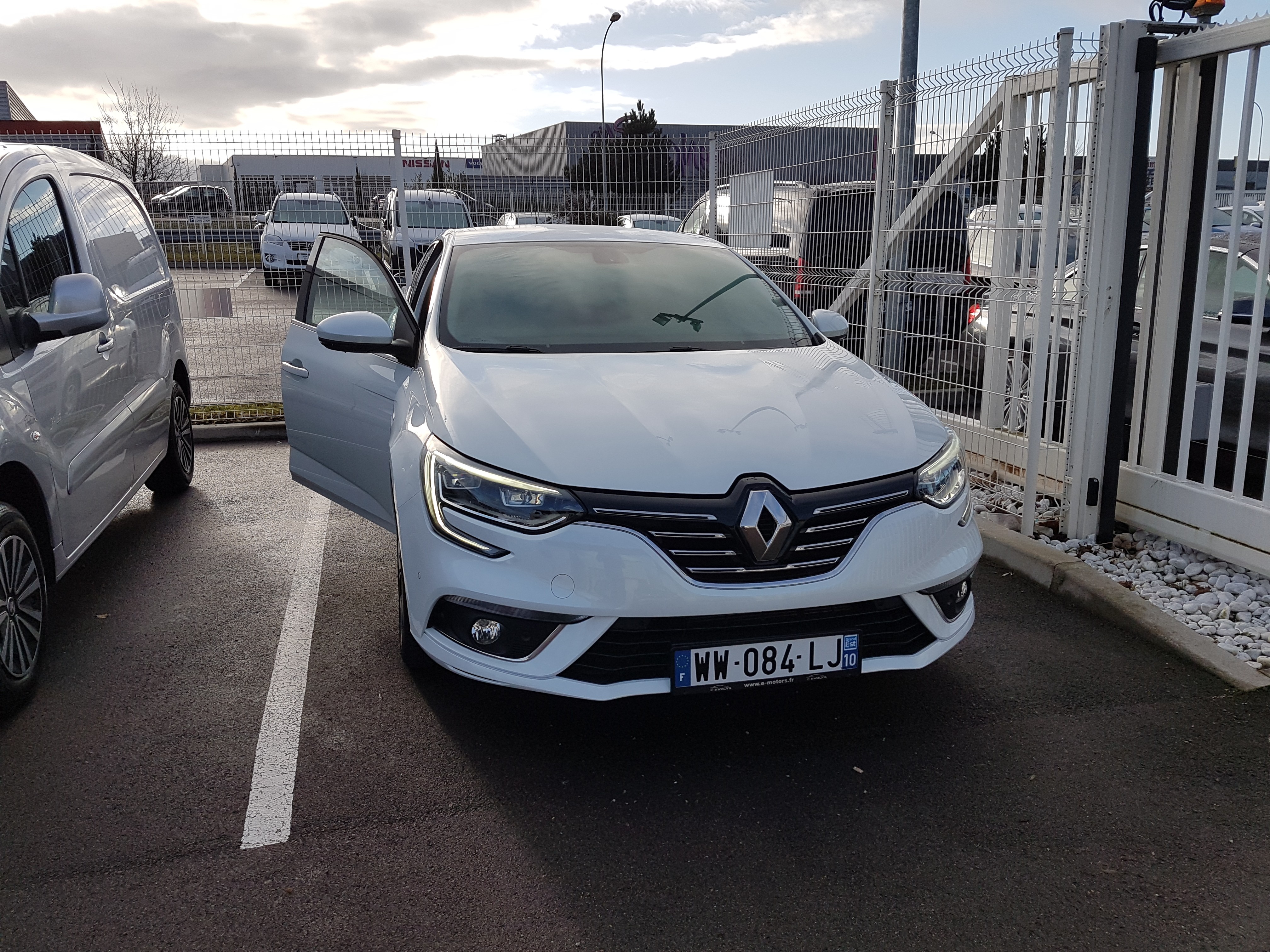 Avis-mandataire-auto-Emotors-Renault-Megane-iv-berline-M-gane-iv-berline-intens-dci-130-energy-plus-bose.
