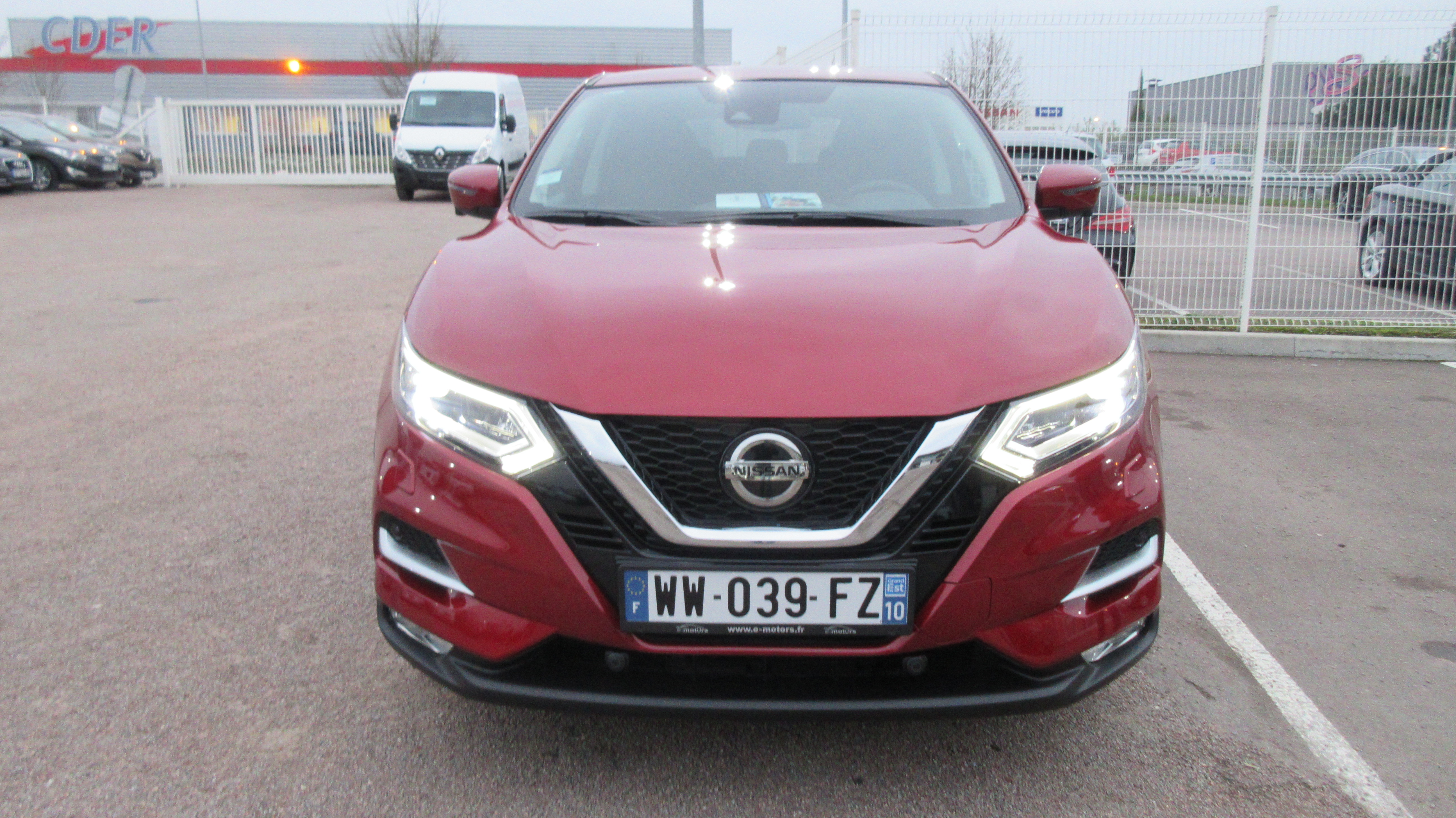Avis-mandataire-auto-Emotors-Nissan-Qashqai-N-connecta-dci-130-4x2-plus-phares-led.