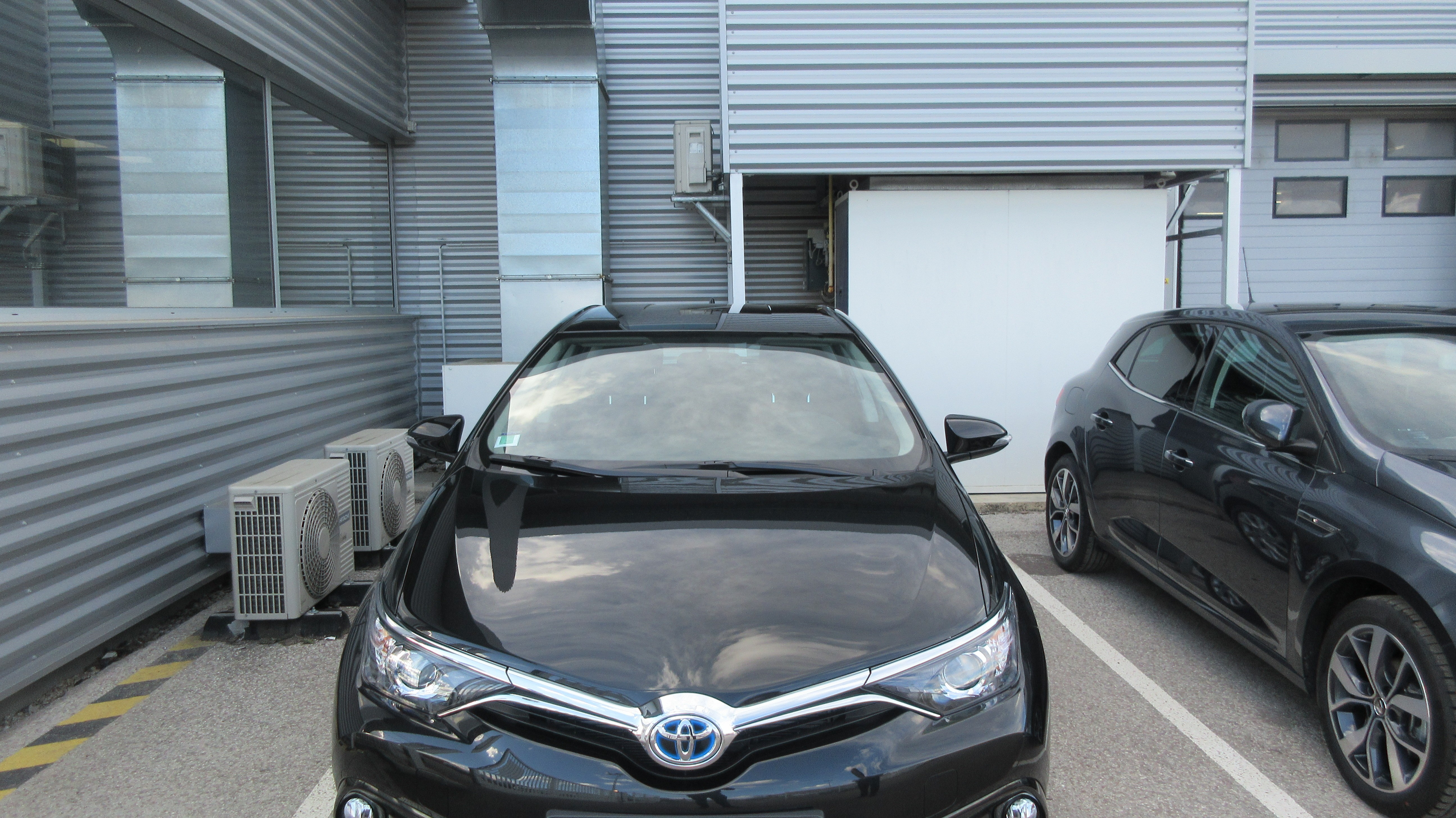 Avis-mandataire-auto-Emotors-Toyota-Auris-Hybride-tendance-136h.