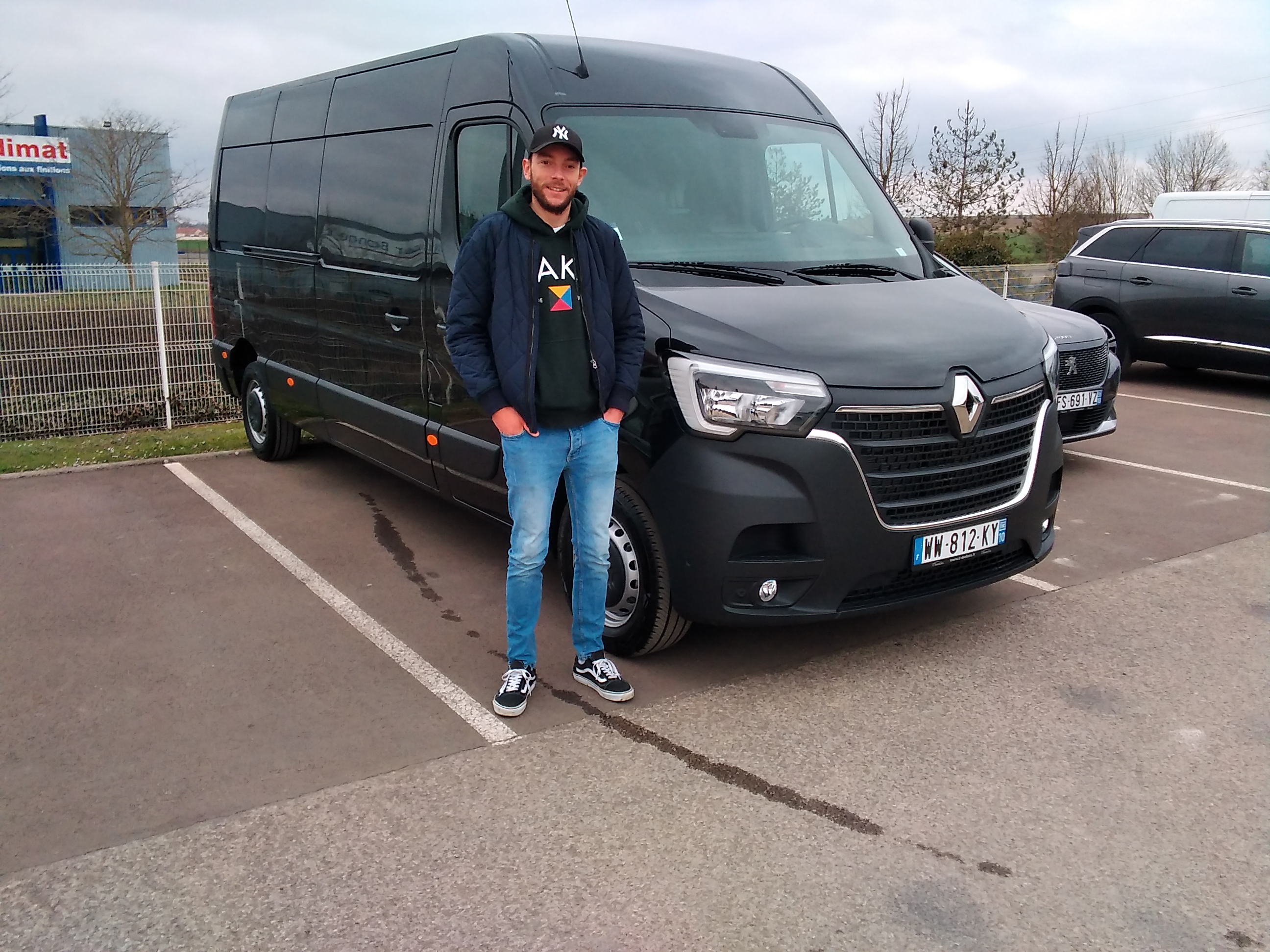 Avis-mandataire-auto-Emotors-Renault-Master-fourgon-Grand-confort-3t5-l3h2-bluedci-135-plus-gps-plus-cam-ra-plus-attelage.