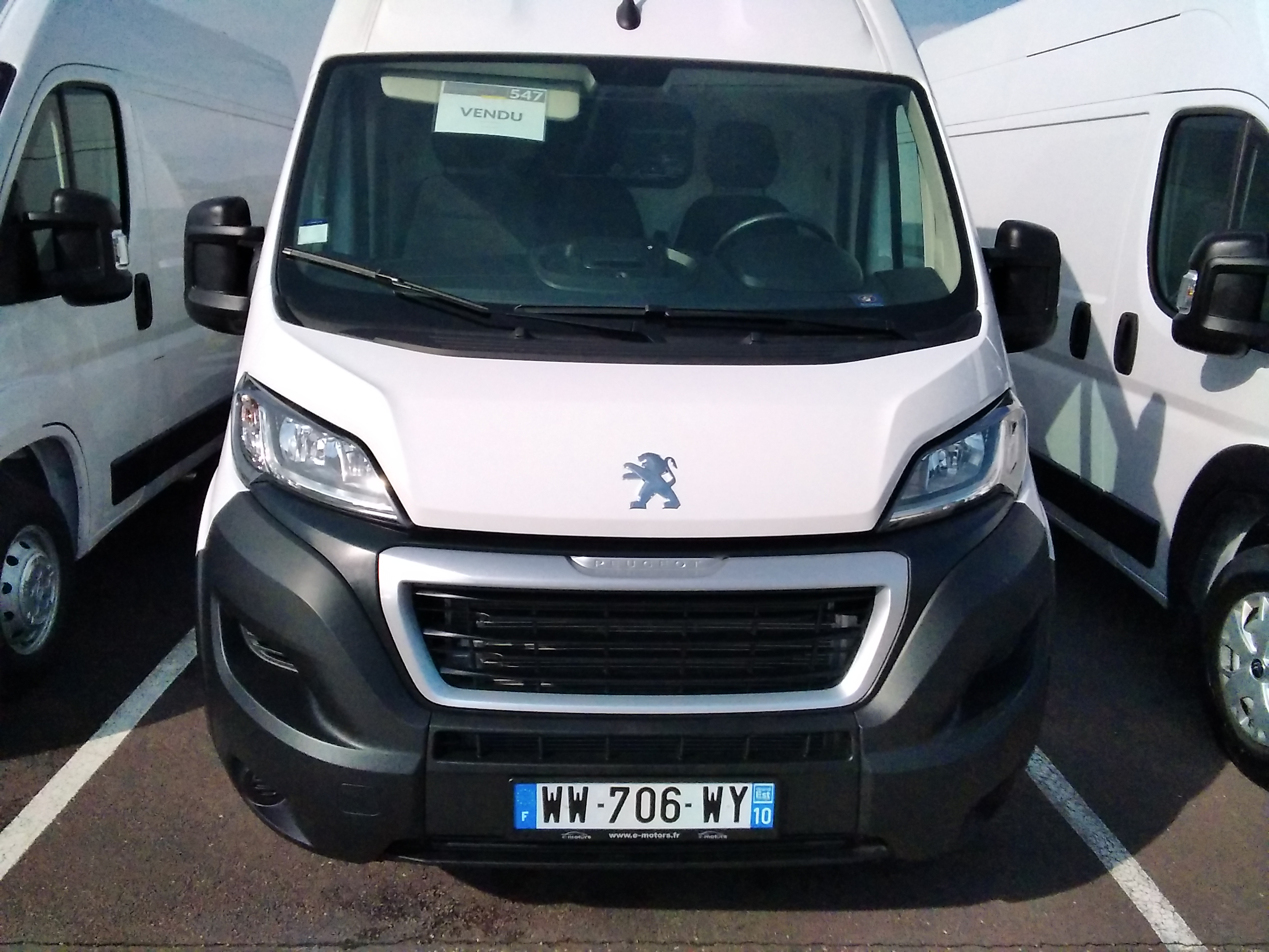 Avis-mandataire-auto-Emotors-Peugeot-Boxer-fourgon-Premium-335-l3h2-bluehdi-140-plus-camera.