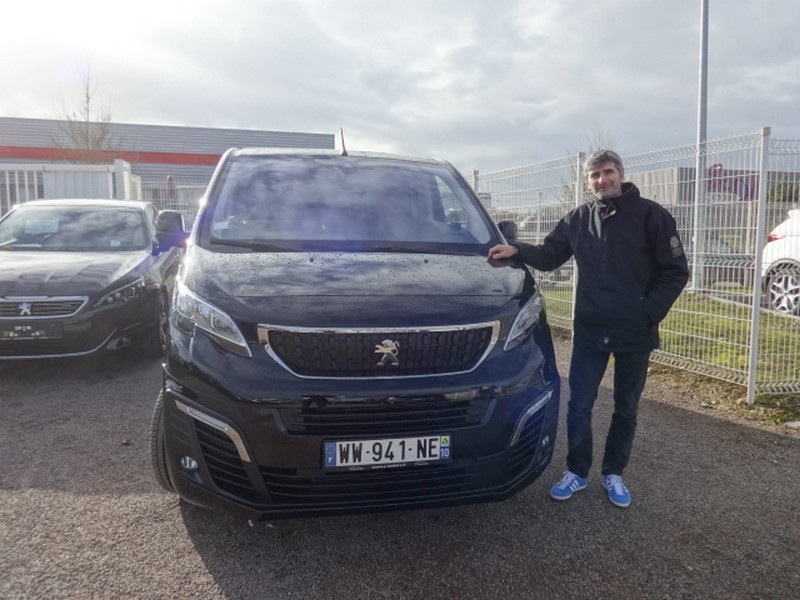 Avis-mandataire-auto-Emotors-Peugeot-Traveller-Standard-1-6-bluehdi-115ch-s-s-bvm6-active-8-places.