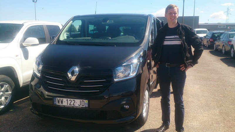 Avis-mandataire-auto-Emotors-Renault-Trafic-combi-Intens-dci-125-energy-8places-plus-portes-180.