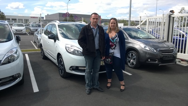 Avis-mandataire-auto-Emotors--Renault-grand-scenic-iii-bose-dci-130-energy-7-places-plus-toit-vitr-.
