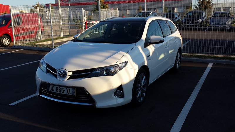 Avis-mandataire-auto-Emotors--Toyota-auris-touring-sports-hybride-136-feel-.