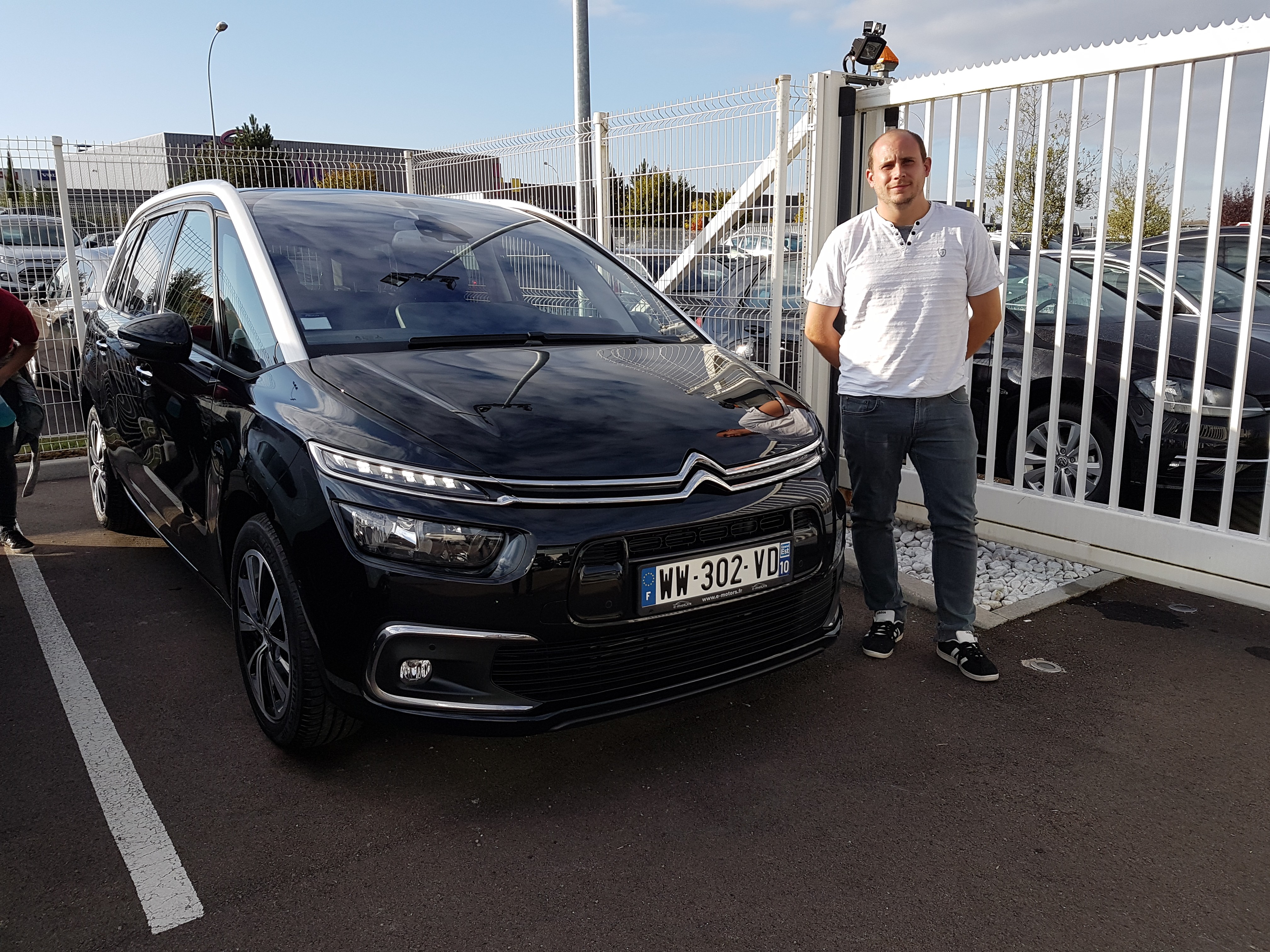 Avis-mandataire-auto-Emotors-Citroen-Grand-c4-picasso-Shine-bluehdi-150-eat6.