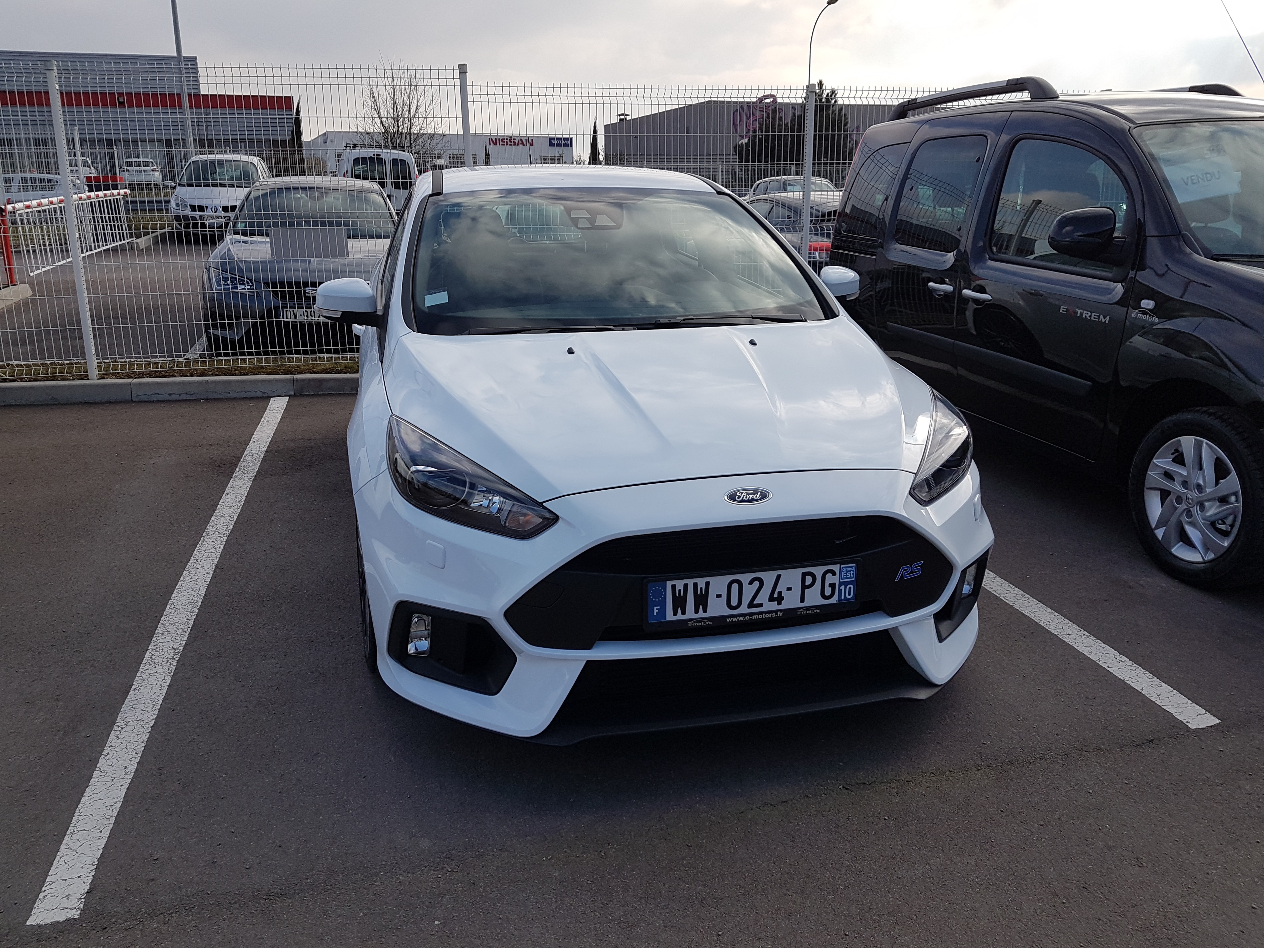 Avis-mandataire-auto-Emotors-Ford-Focus-Rs-ecoboost-350-s-s.