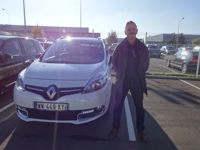 Avis-mandataire-auto-Emotors-Renault-Grand-scenic-Grand-sc-nic-iii-bose-dci-130-energy-7places-plus-toit-vitr.