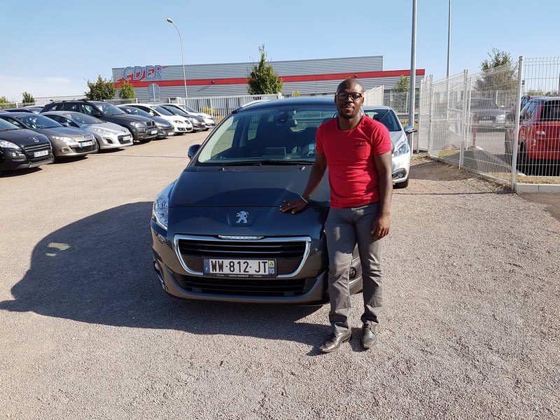 Avis-mandataire-auto-Emotors-Peugeot-5008-Allure-bluehdi-150-plus-7places.