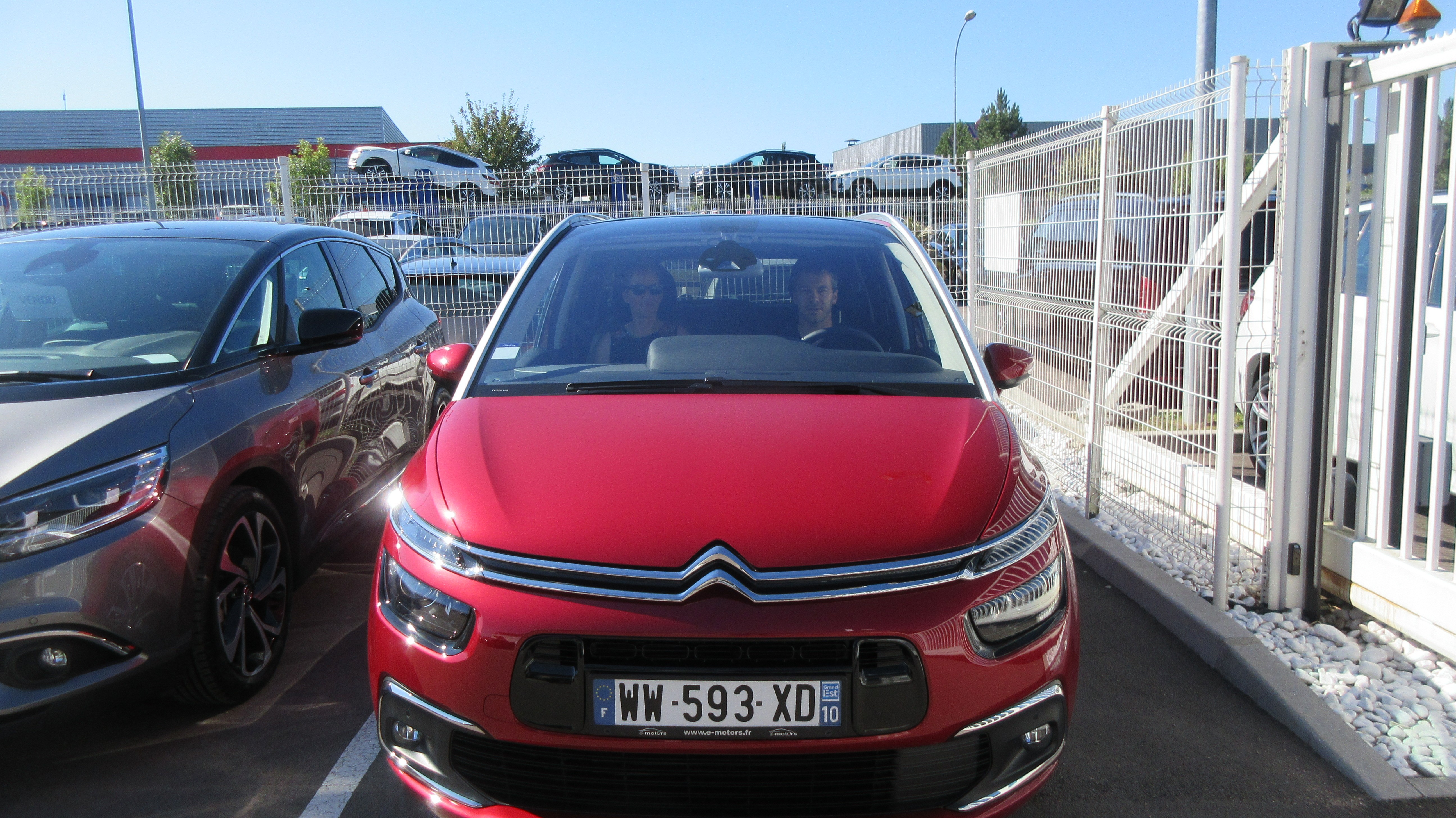 Avis-mandataire-auto-Emotors-Citroen-Grand-c4-picasso-Shine-puretech-130-s-s-plus-toit-x-non.