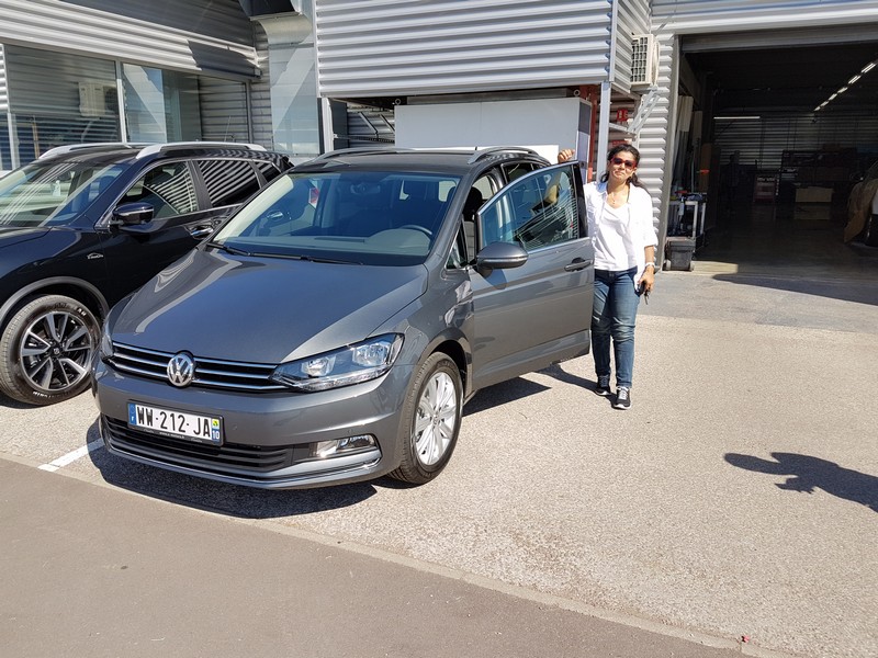 Avis-mandataire-auto-Emotors-Volkswagen-Touran-Carat-tdi-150-7pl.