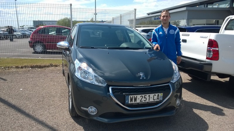 Avis-mandataire-auto-Emotors--Peugeot-208-style-e-hdi-92-5-portes-plus-navigation-.