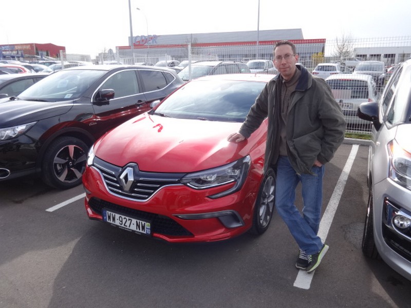 Avis-mandataire-auto-Emotors-Renault-Megane-iv-berline-M-gane-iv-berline-intens-tce-130-energy-plus-gt-line.