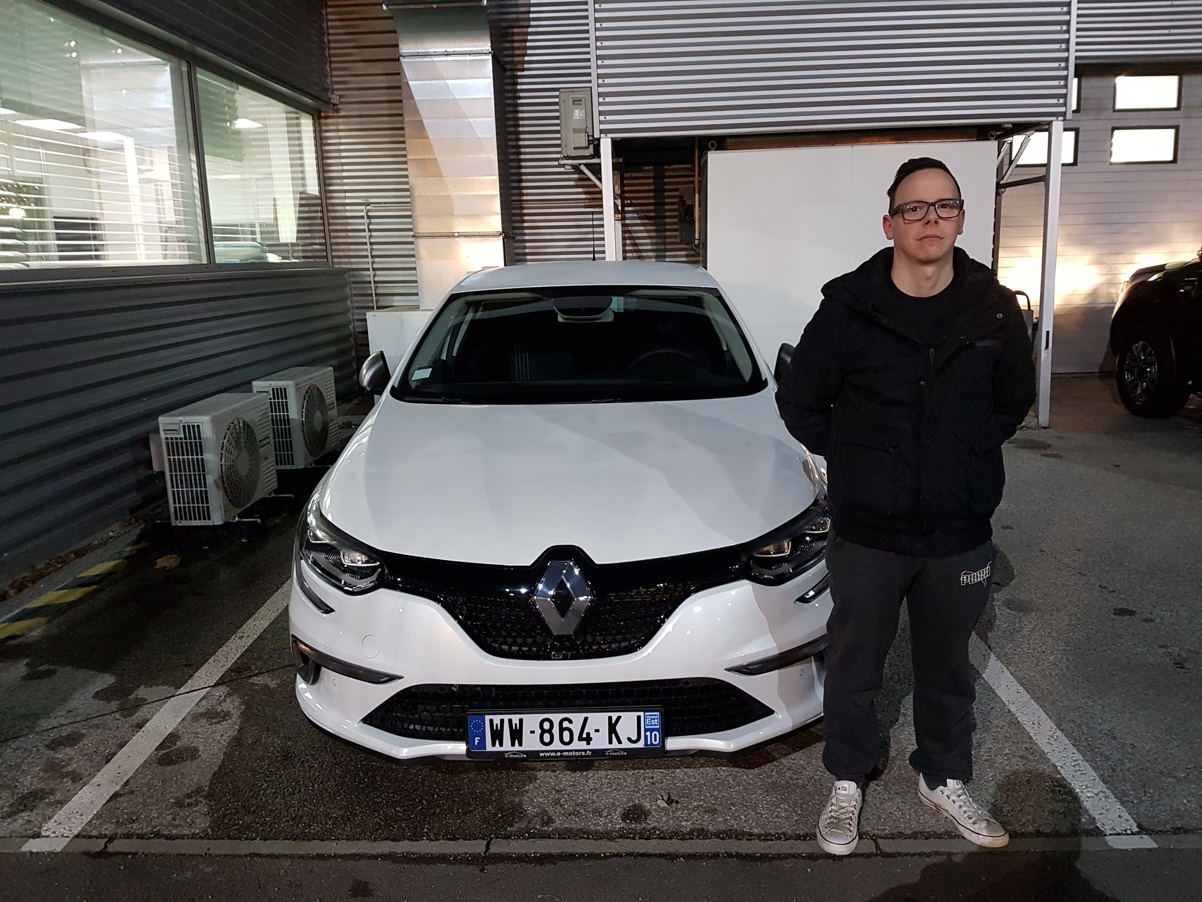 Avis-mandataire-auto-Emotors-Renault-Megane-iv-berline-M-gane-iv-berline-gt-tce-205-energy-edc-plus-tissu-gt.