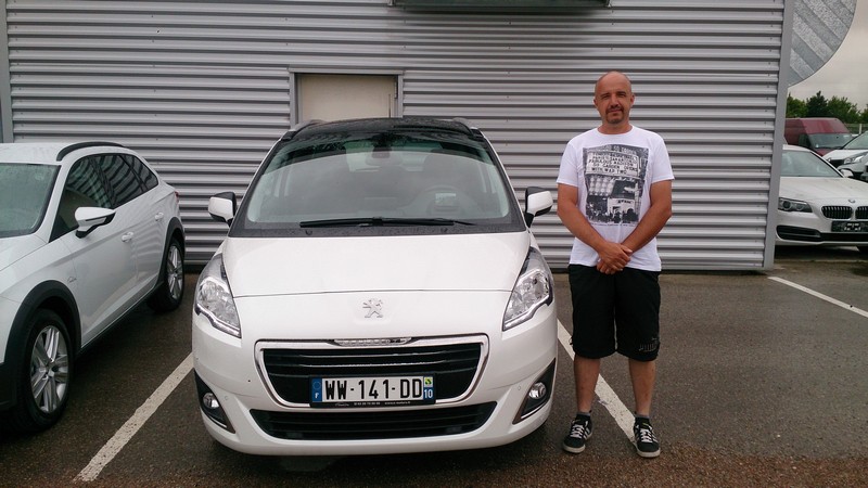 Avis-mandataire-auto-Emotors--Peugeot-5008-allure-bluehdi-150-plus-7-places-.