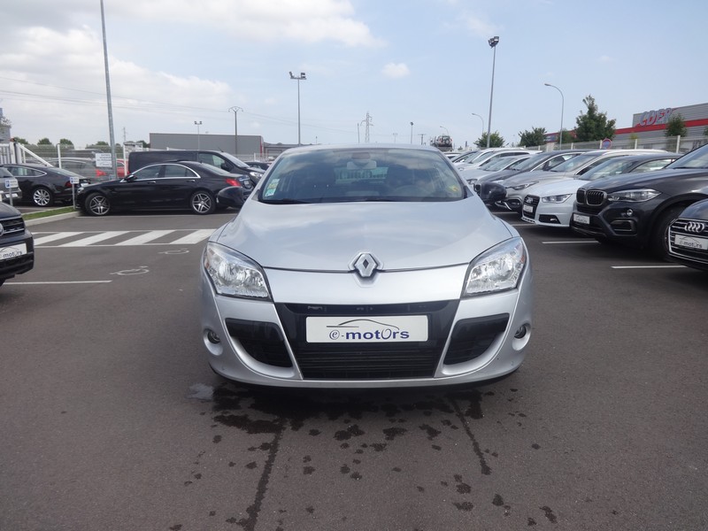 Avis-mandataire-auto-Emotors-Renault-Megane-iii-coupe-M-gane-iii-coup-bose-dci-110-edc-plus-gps.