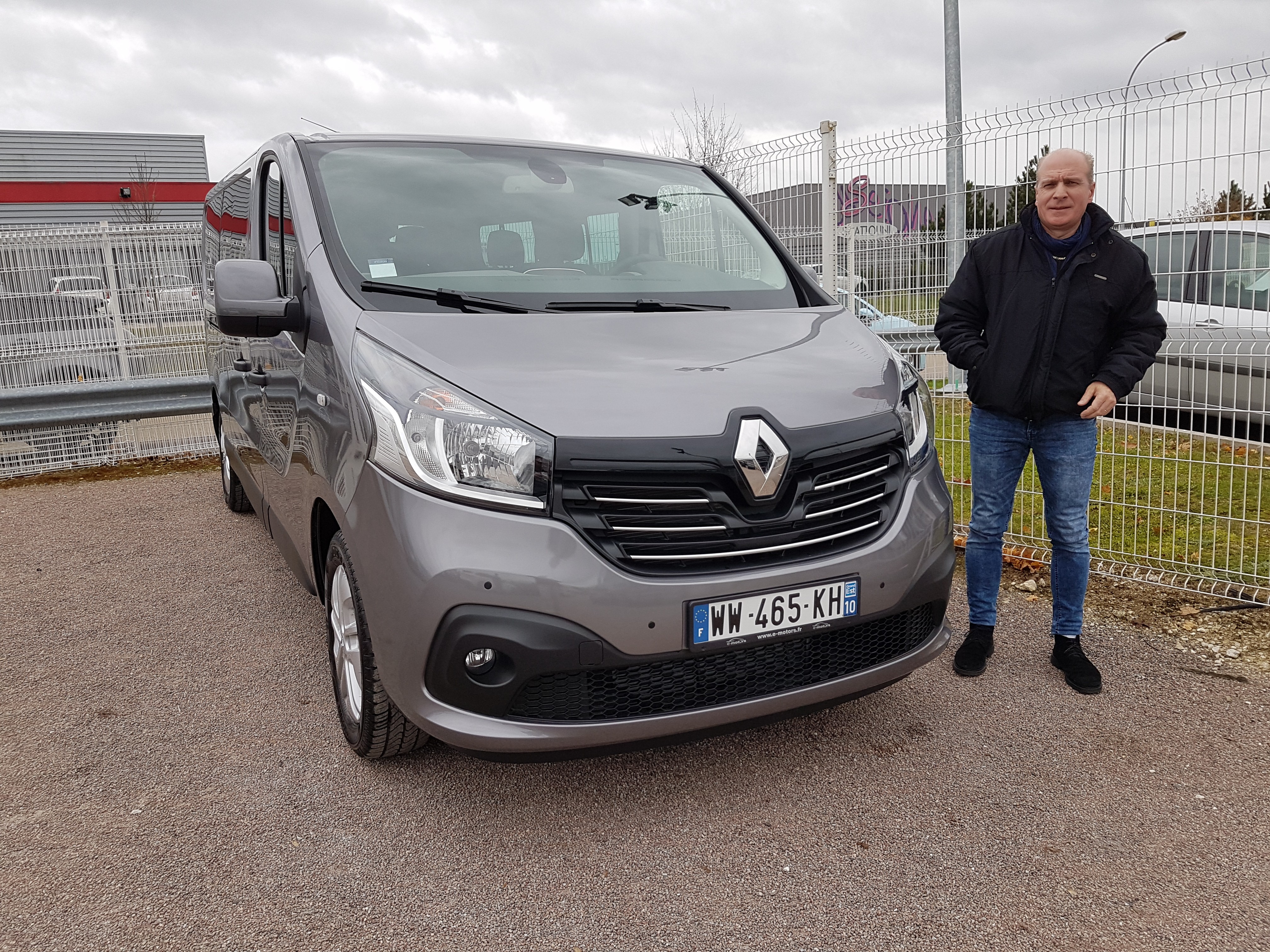 Avis-mandataire-auto-Emotors-Renault-Trafic-combi-Grand-intens-dci-145-energy-8places-plus-portes-180.