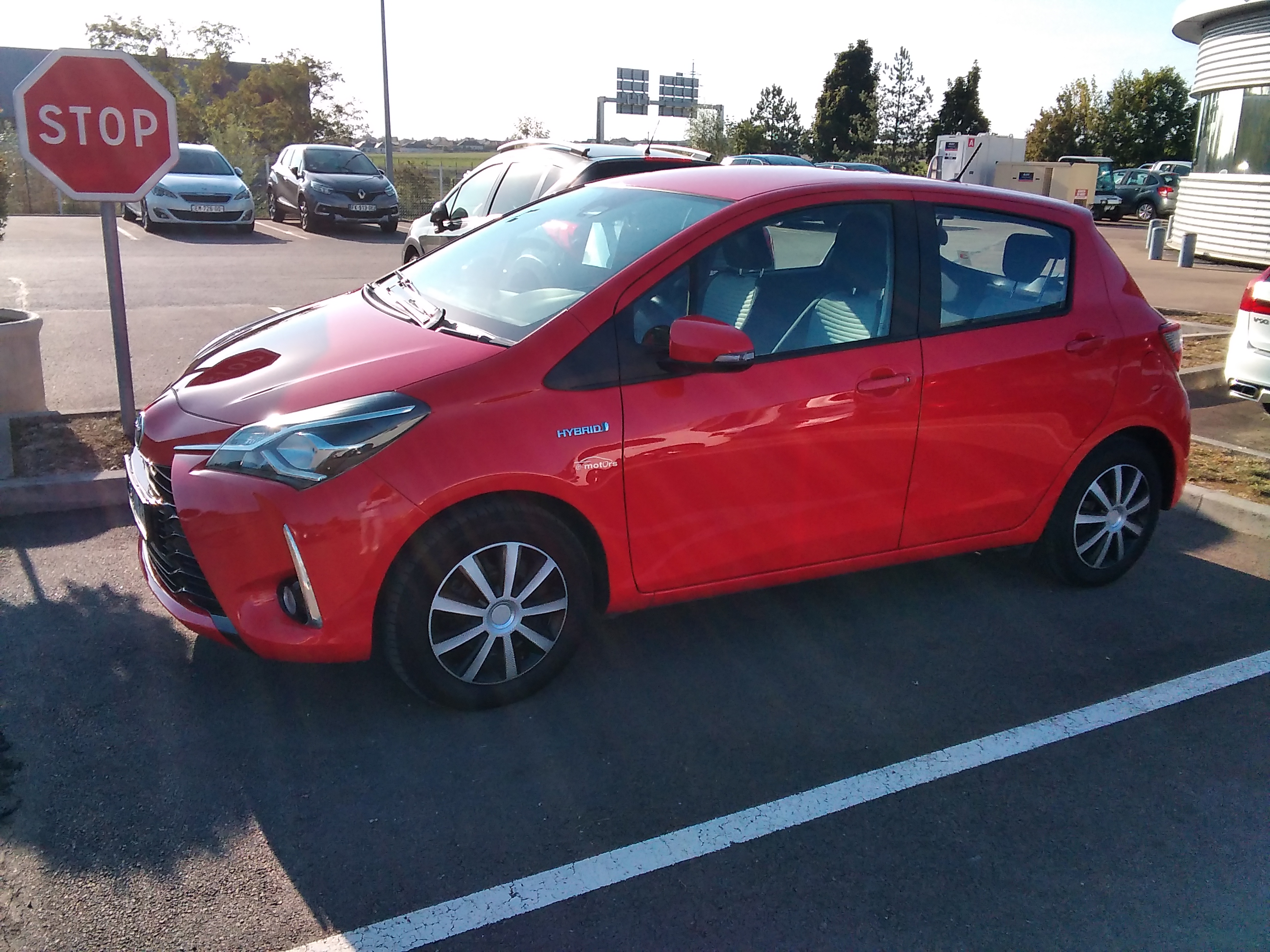Avis-mandataire-auto-Emotors-Toyota-Yaris-hybride-business-lca-Yaris-hybride-100h-plus-radar-de-stationnement-ar-plus-cam-ra-de-recul.