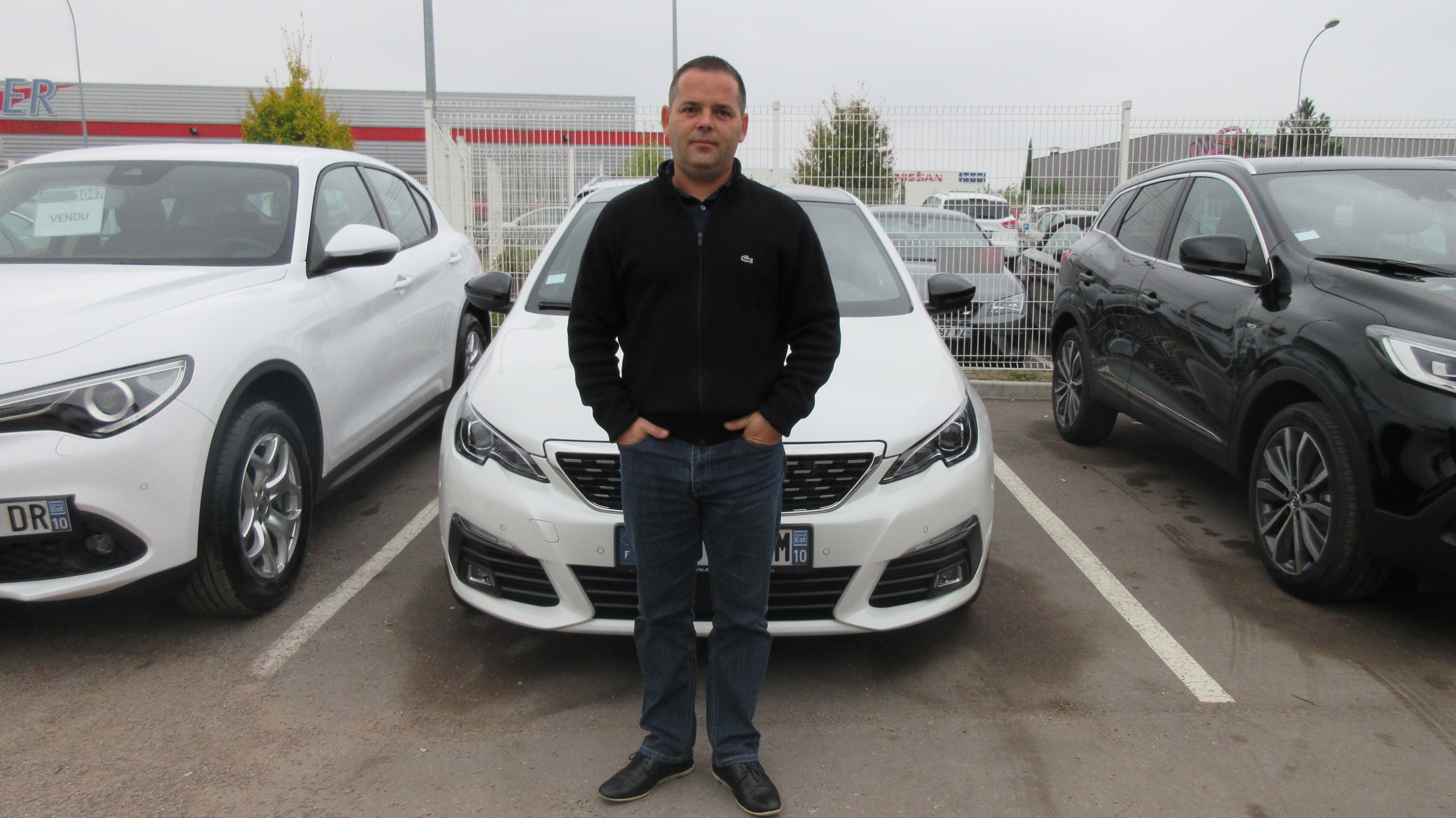 Avis-mandataire-auto-Emotors-Peugeot-308-Gt-line-puretech-130-s-s-plus-jantes-18-toit-vitr.