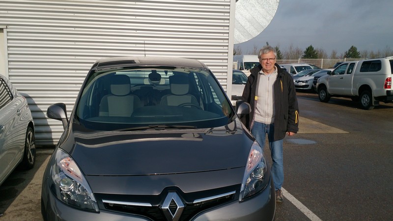 Avis-mandataire-auto-Emotors--Renault-scenic-iii-dci-110cv-expression-neuf-.