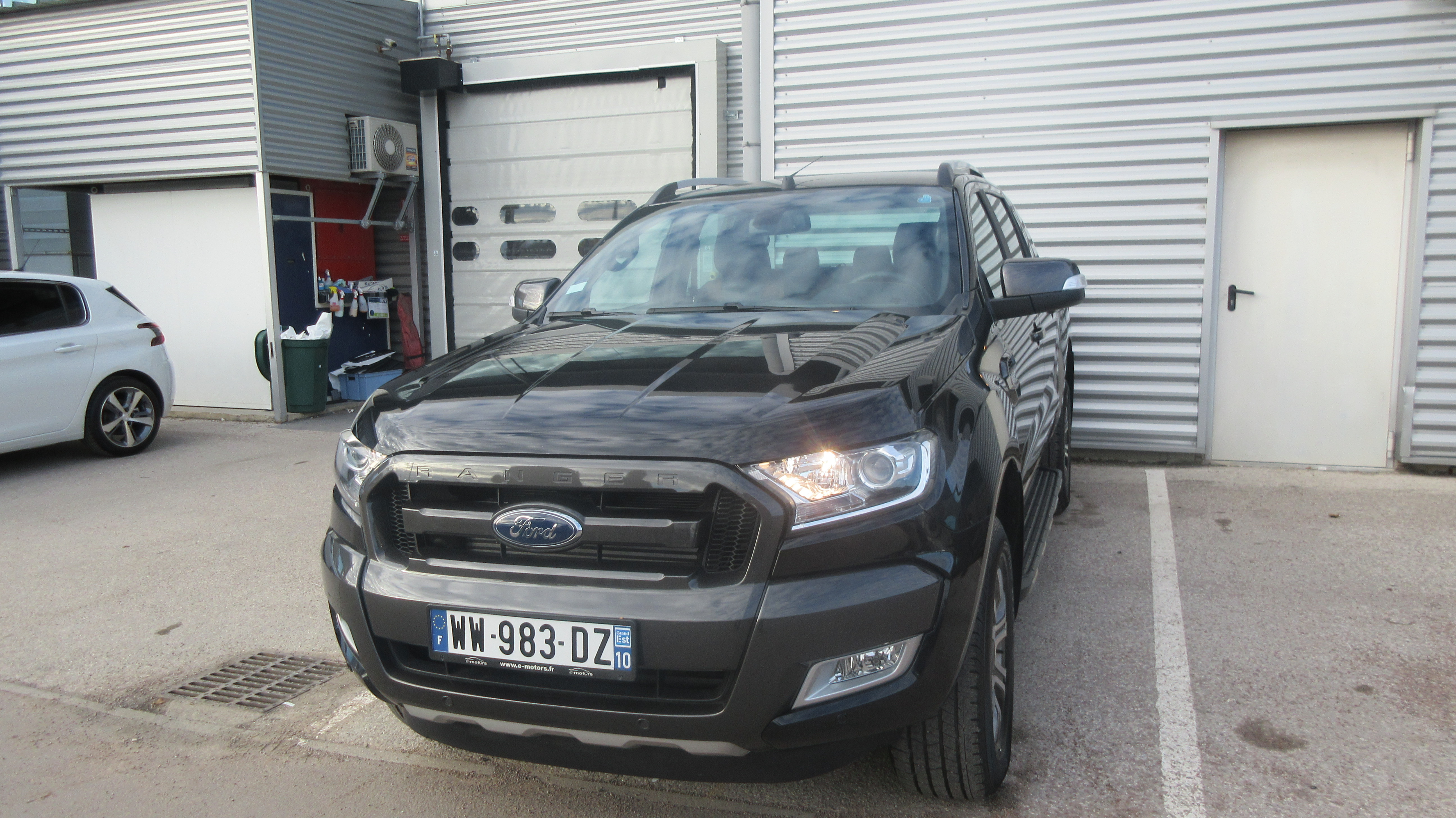 Avis-mandataire-auto-Emotors-Ford-Ranger-Double-cabine-wildtrak-tdci-200-4x4-automatique-plus-attelage-plus-rideau-plus-pack-offroad.