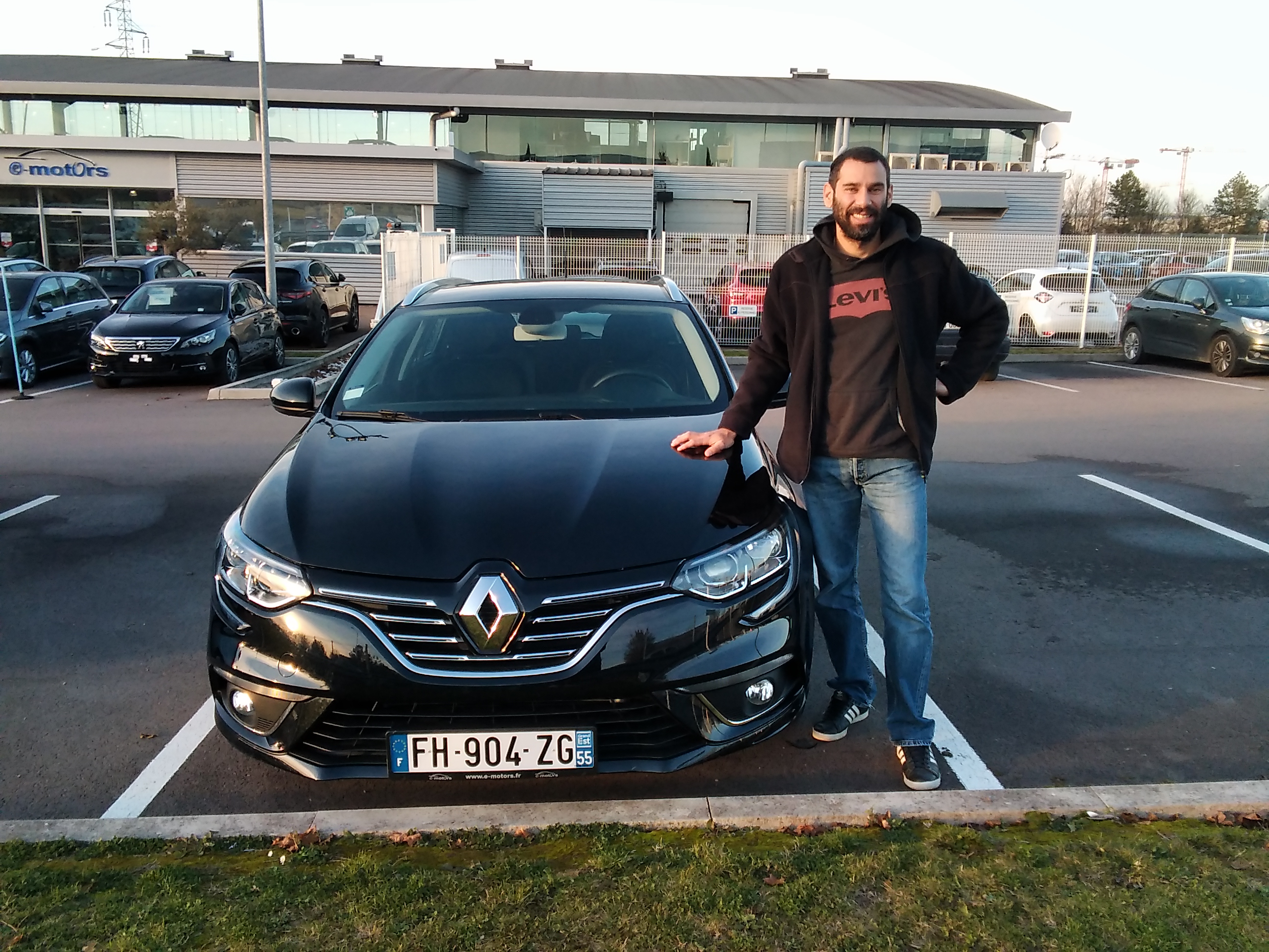 Avis-mandataire-auto-Emotors-Renault-Megane-estate-M-gane-iv-estate-blue-dci-115-zen.