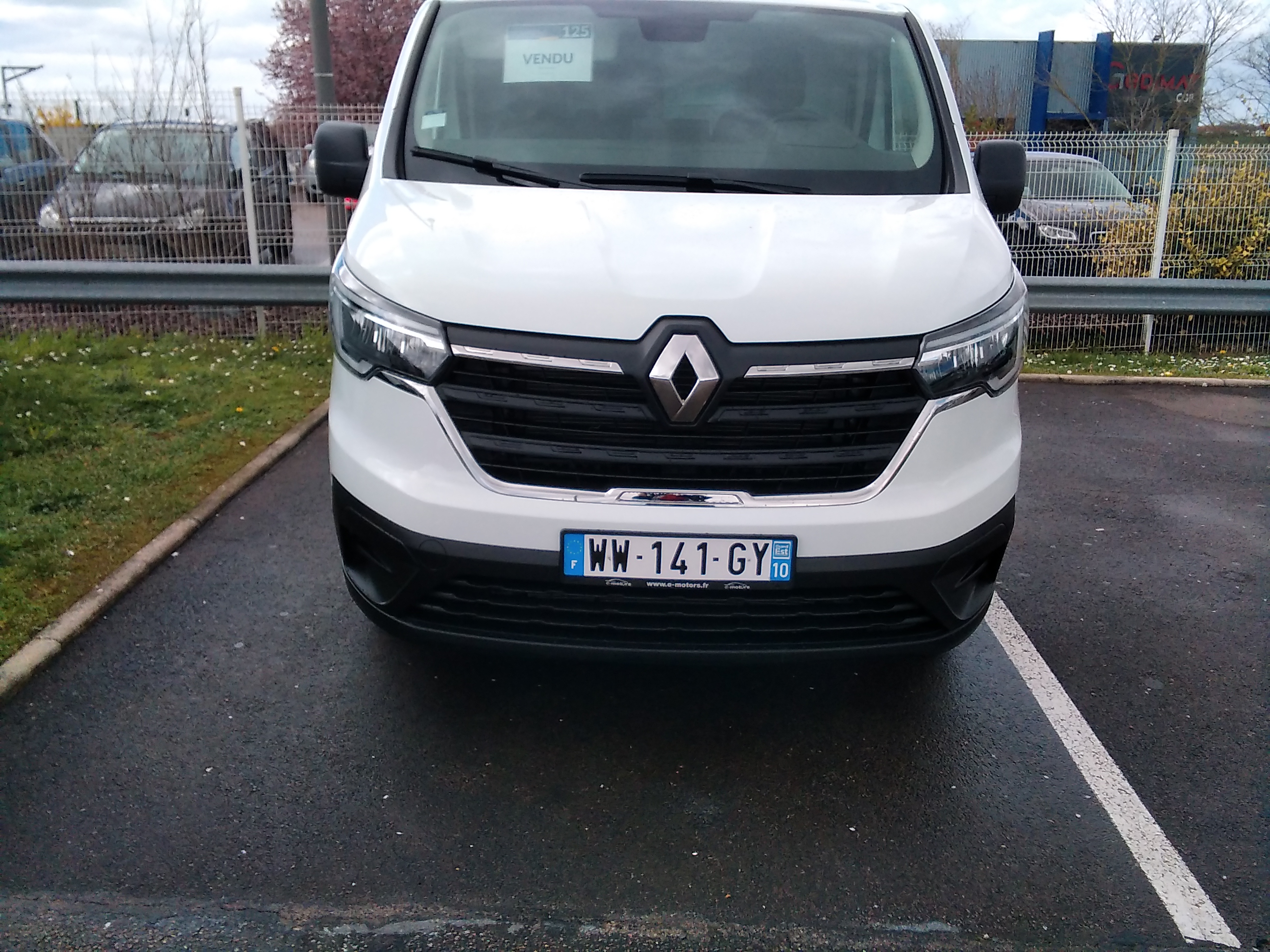 Avis-mandataire-auto-Emotors-Renault-Trafic-fourgon-Confort-l1h1-2800kg-bluedci-130-plus-easy-link-8-plus-radar-de-recul.