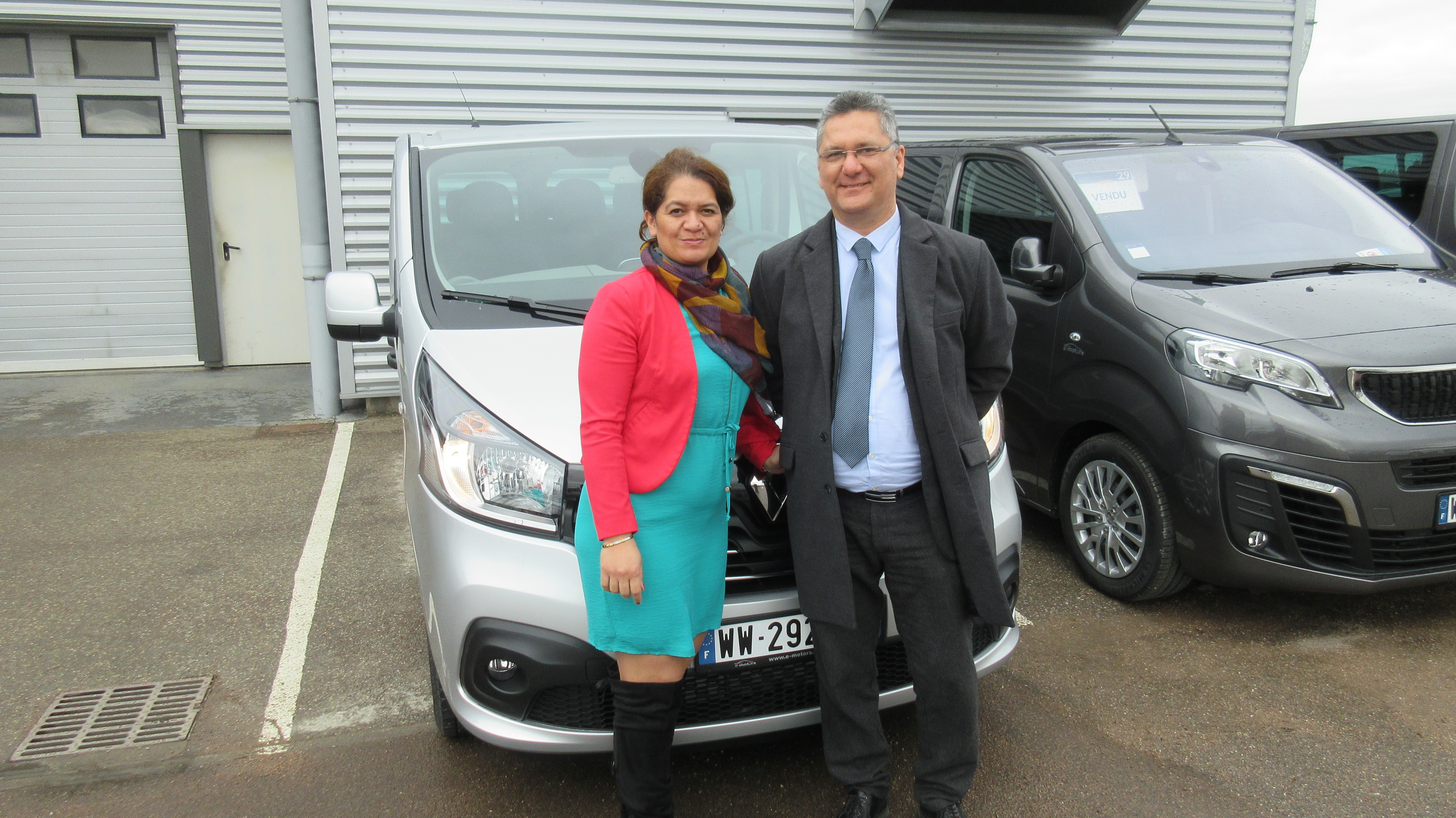 Avis-mandataire-auto-Emotors-Renault-Trafic-combi-Grand-intens-dci-125-energy-9places-plus-portes-180.