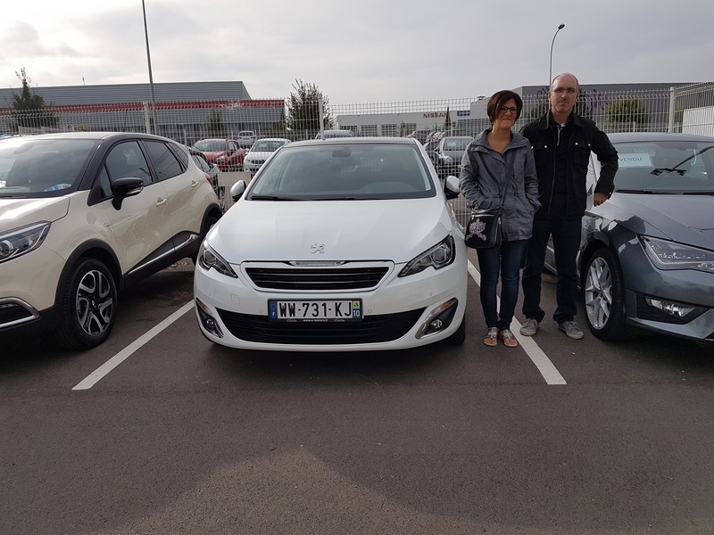Avis-mandataire-auto-Emotors-Peugeot-308-Allure-bluehdi-120-plus-jantes-17-plus-toit-vitr.