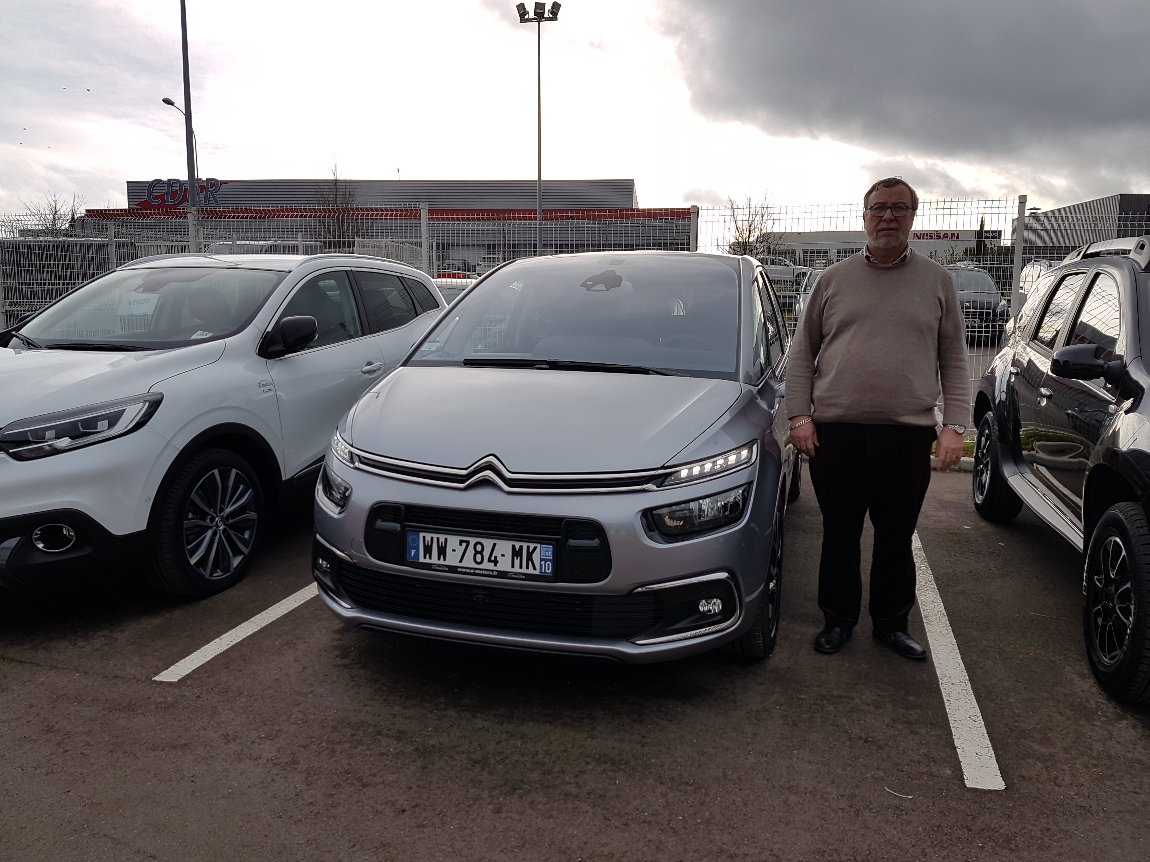Avis-mandataire-auto-Emotors-Citroen-C4-picasso-Shine-bluehdi-150-s-s-eat6.