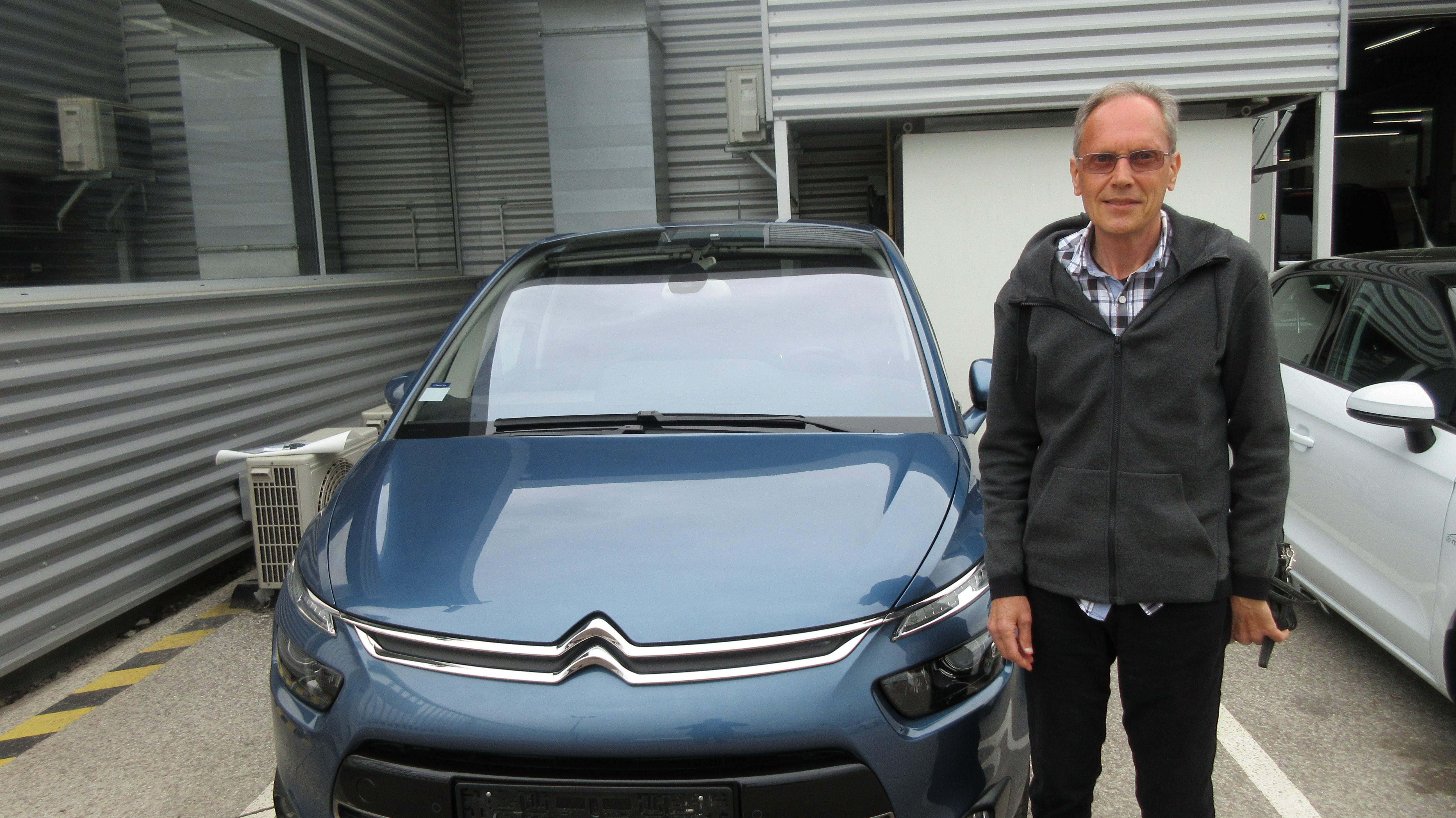 Avis-mandataire-auto-Emotors-Citroen-C4-picasso-Exclusive-bluehdi-120-eat-plus-x-non.
